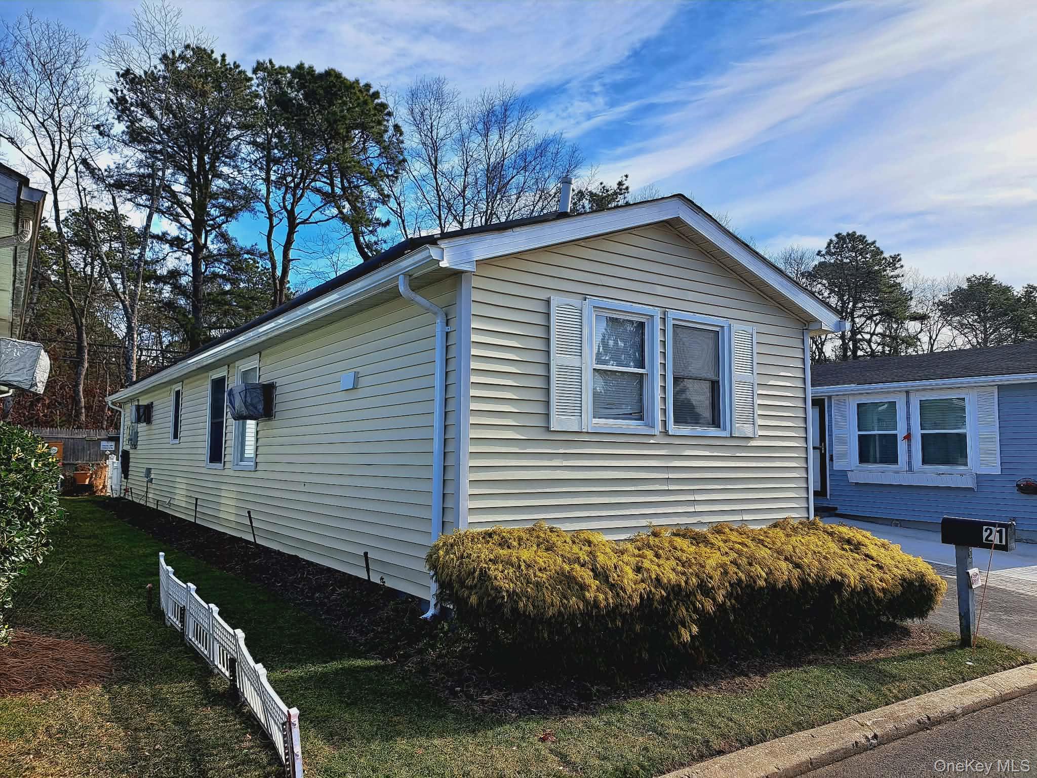 #2 photo, 21 Village Circle, Manorville , NY 11949