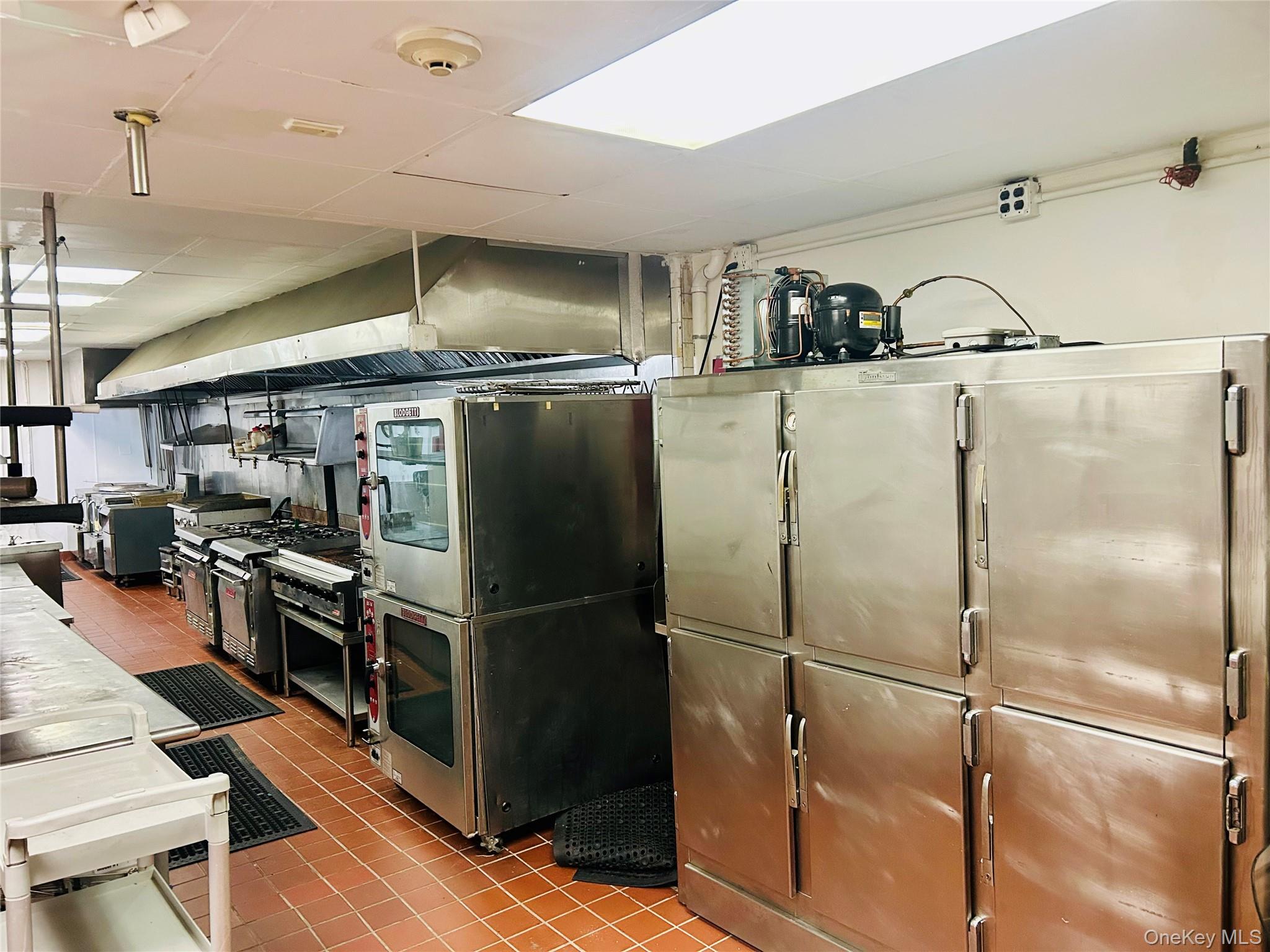 #6 photo, 2716 Hempstead Turnpike, Levittown , NY 11756