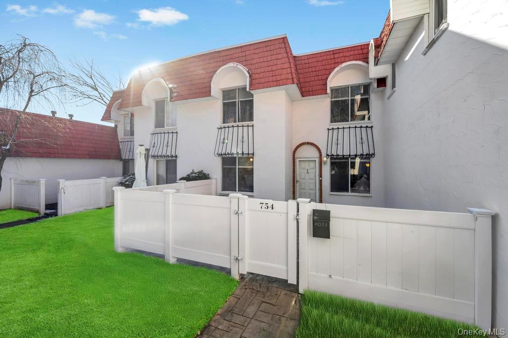 #4 photo, 754 Blue Ridge Drive, Medford , NY 11763