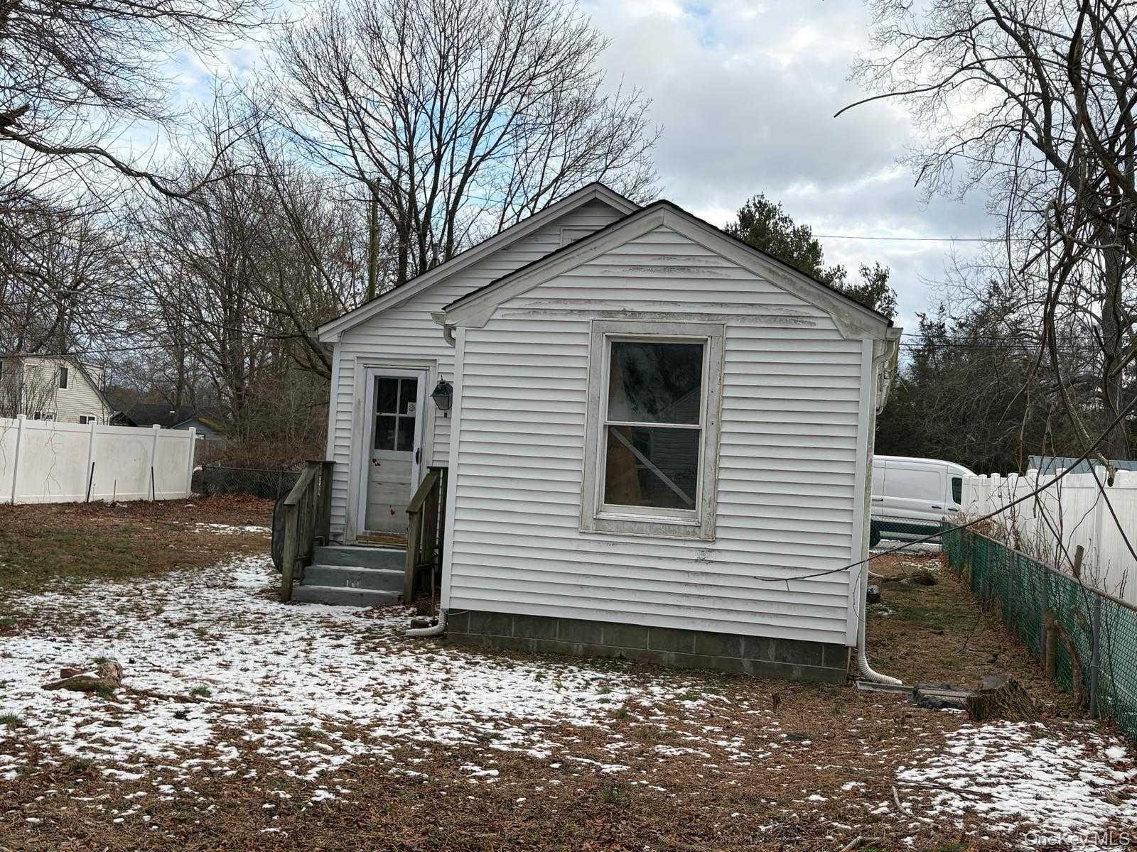 #5 photo, 19 Lacrosse Road, Mastic Beach , NY 11951