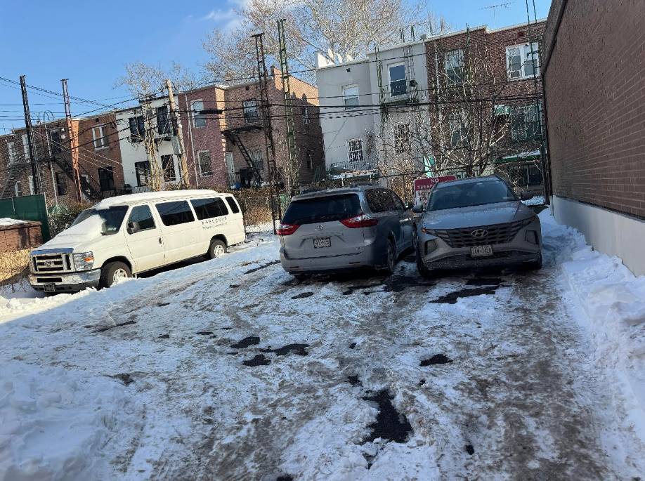 #38 photo, 32-71 41st Street Community Portfolio, Куинс ‖ Astoria , NY 11103