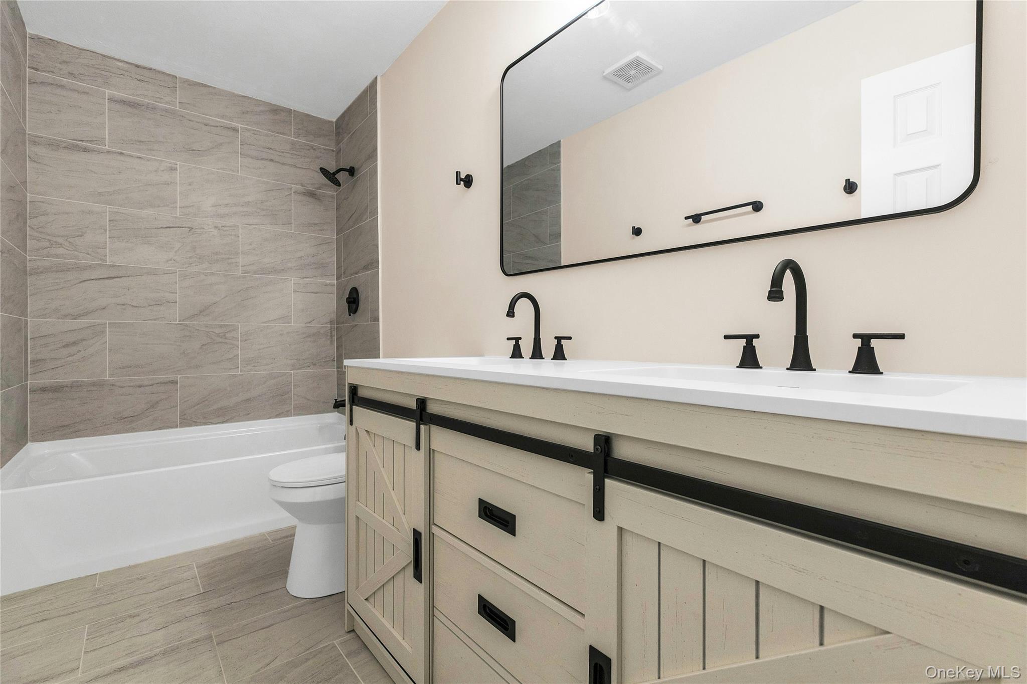 #11 photo, 117 Hill Spur, Calverton , NY 11933