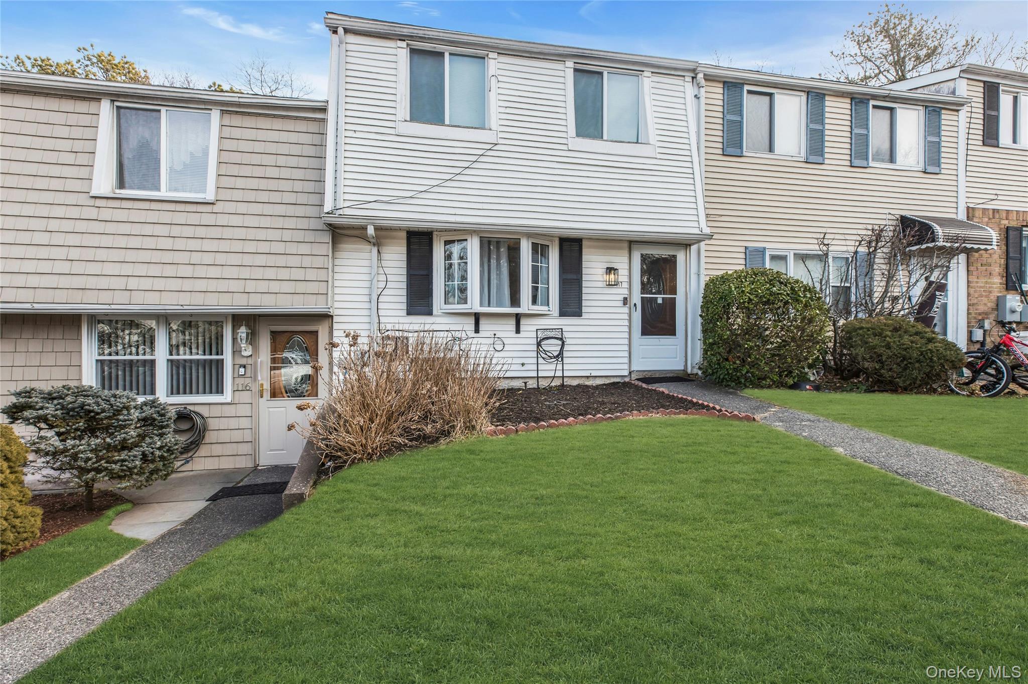 #2 photo, 117 Hill Spur, Calverton , NY 11933