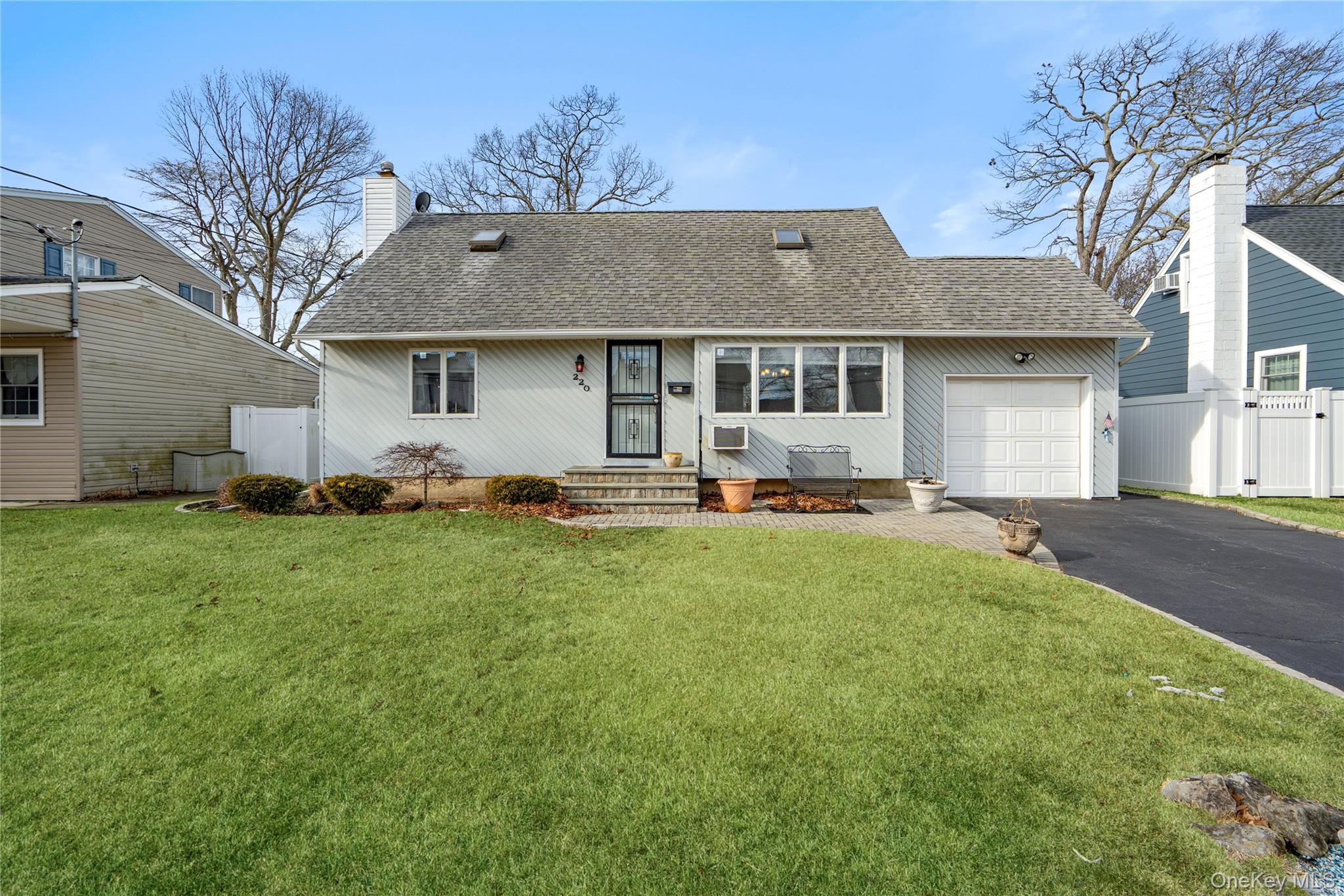 #2 photo, 220 Belvedere Drive, Massapequa Park , NY 11762