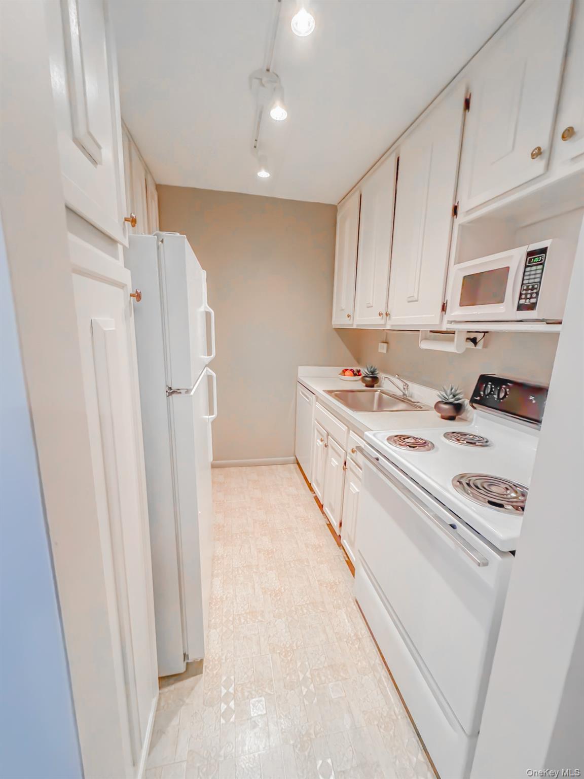 #14 photo, 160 Academy Street, Poughkeepsie , NY 12601