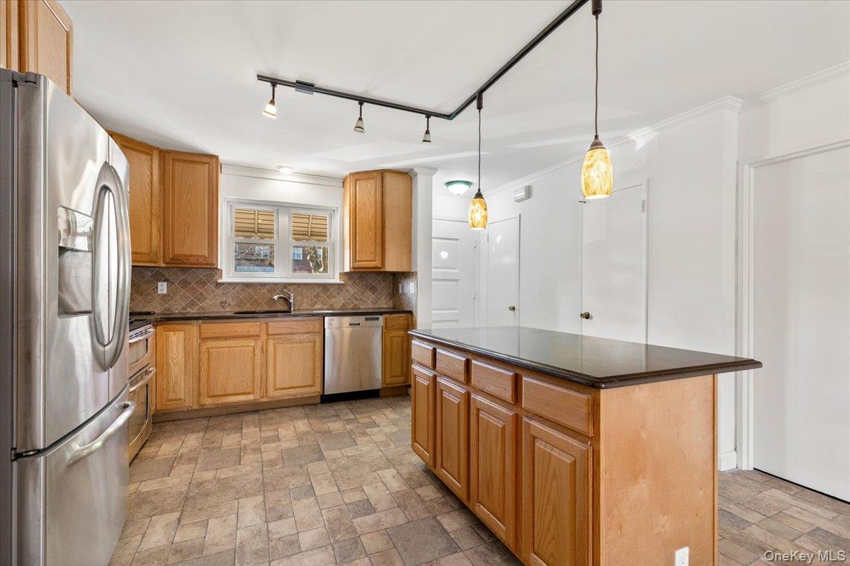 #4 photo, 238A Throggs Neck Boulevard, Bronx , NY 10465