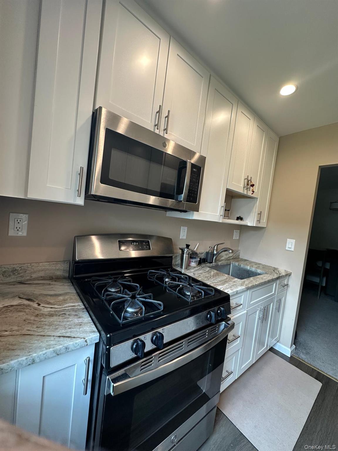 #1 photo, 5 Oakdale Manor, Suffern , NY 10901