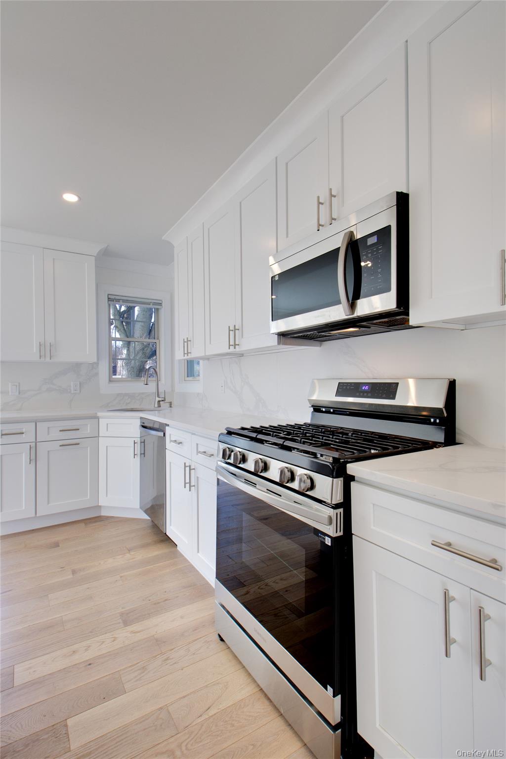 #10 photo, 1 Manhasset Avenue, Port Washington , NY 11050