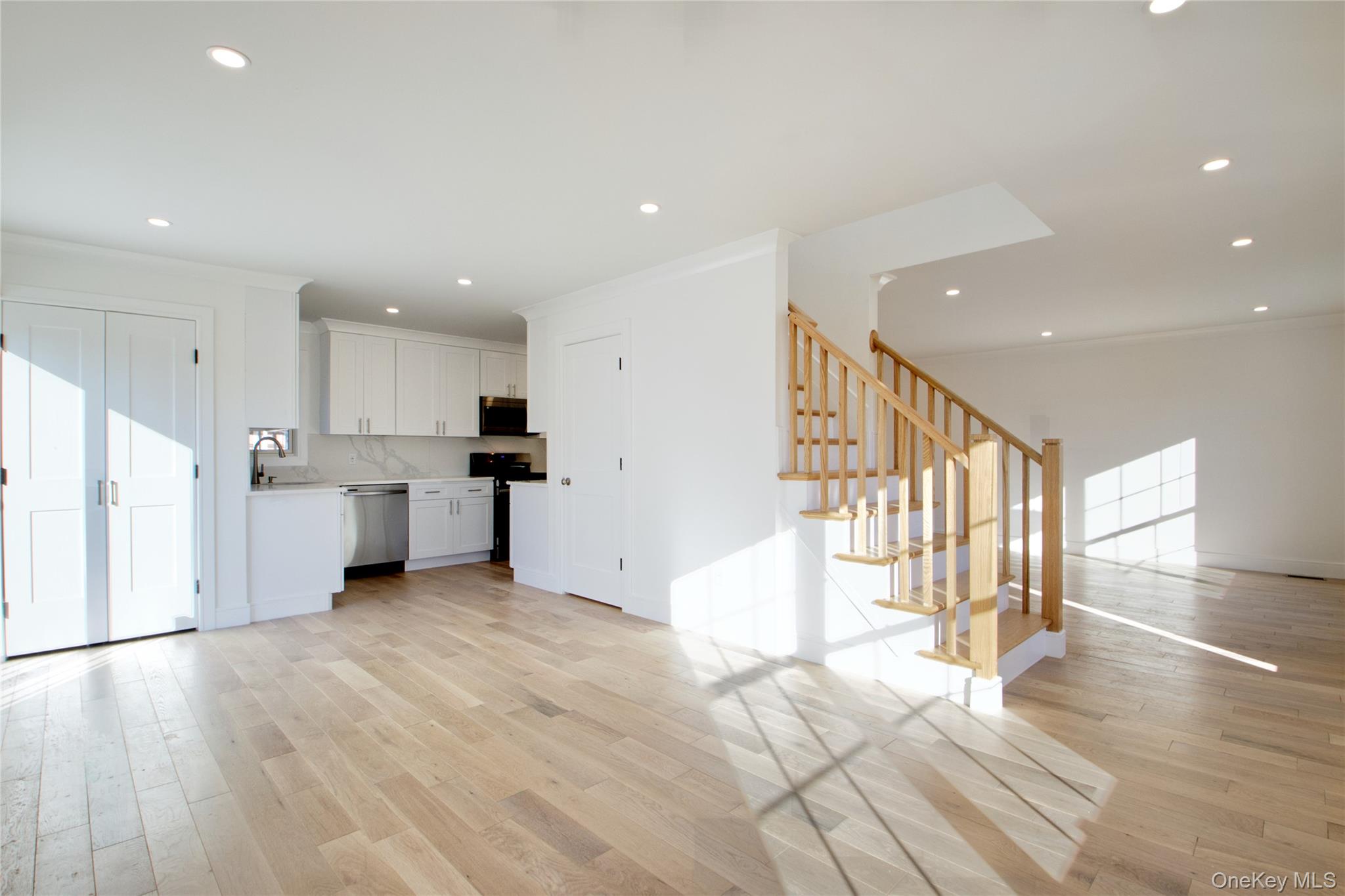 #14 photo, 1 Manhasset Avenue, Port Washington , NY 11050