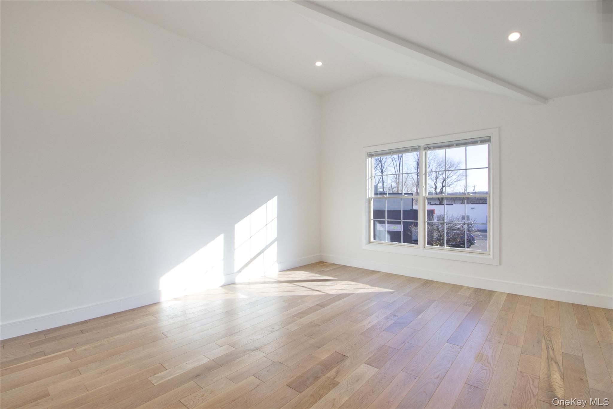 #18 photo, 1 Manhasset Avenue, Port Washington , NY 11050