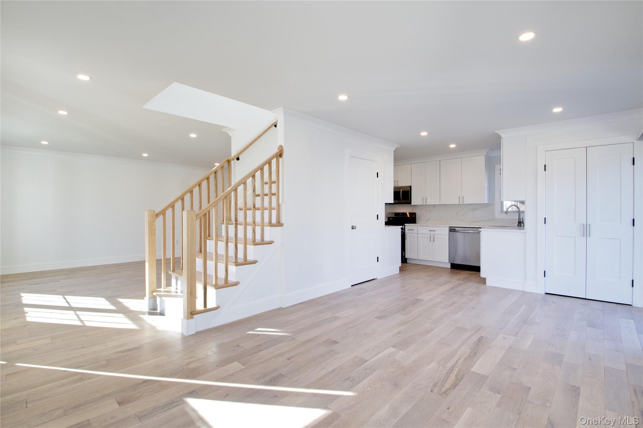 #9 photo, 1 Manhasset Avenue, Port Washington , NY 11050