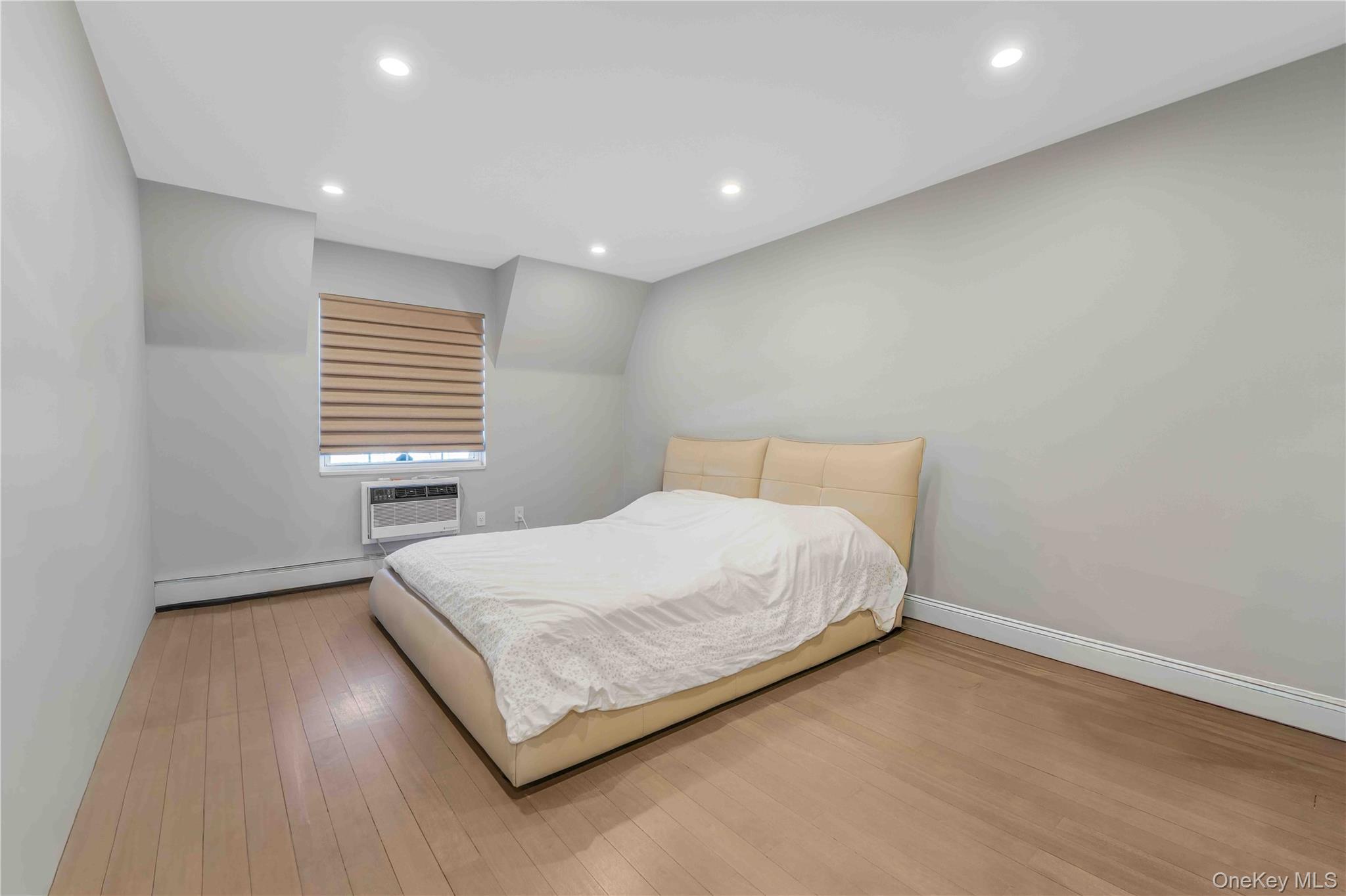 #8 photo, 1324 Robin Lane, Bayside , NY 11360