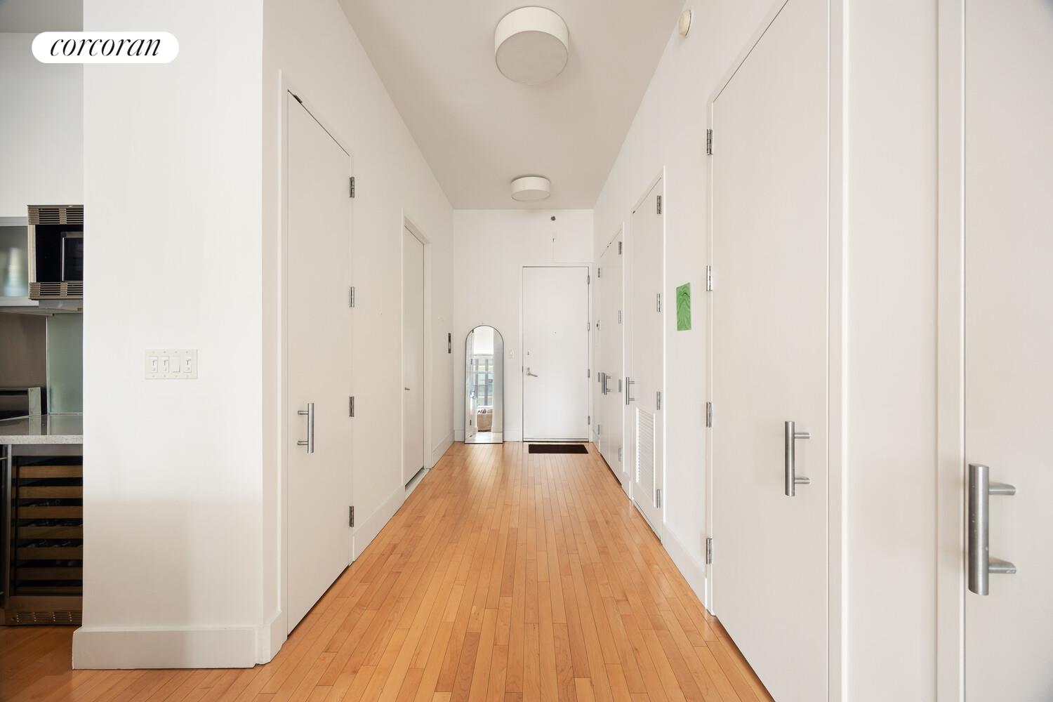 #7 photo, 25 W HOUSTON Street, SoHo , NY 10012