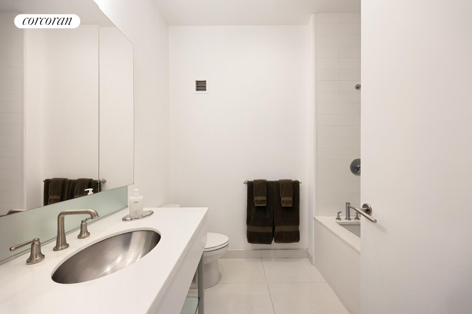 #8 photo, 25 W HOUSTON Street, SoHo , NY 10012