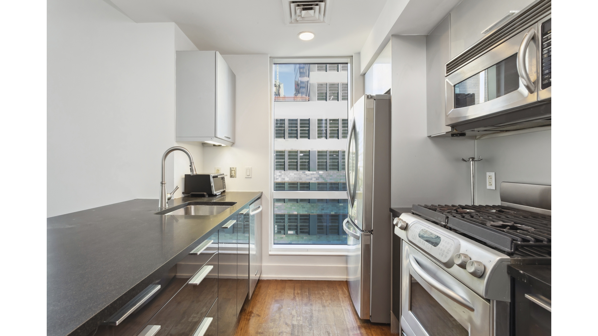 #3 photo, 350 W 42ND Street, Hell's Kitchen , NY 10036