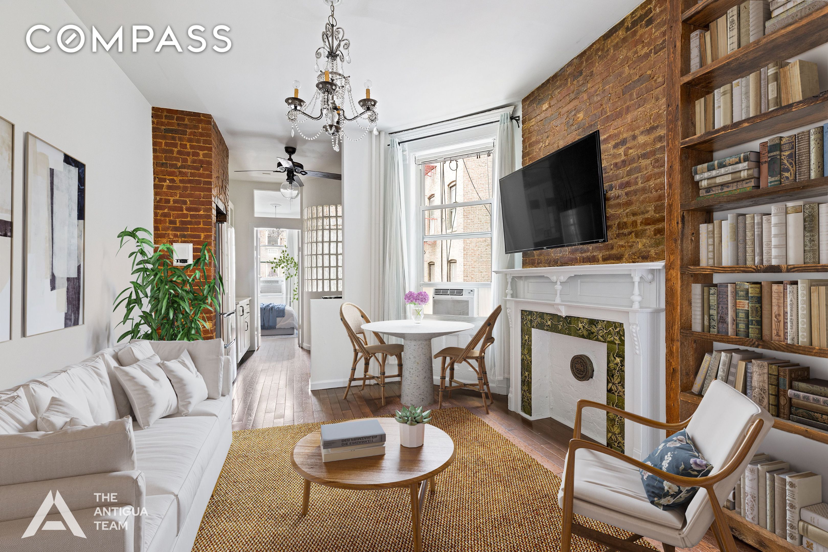 #1 photo, 264 W 22nd Street, Chelsea , NY 10011