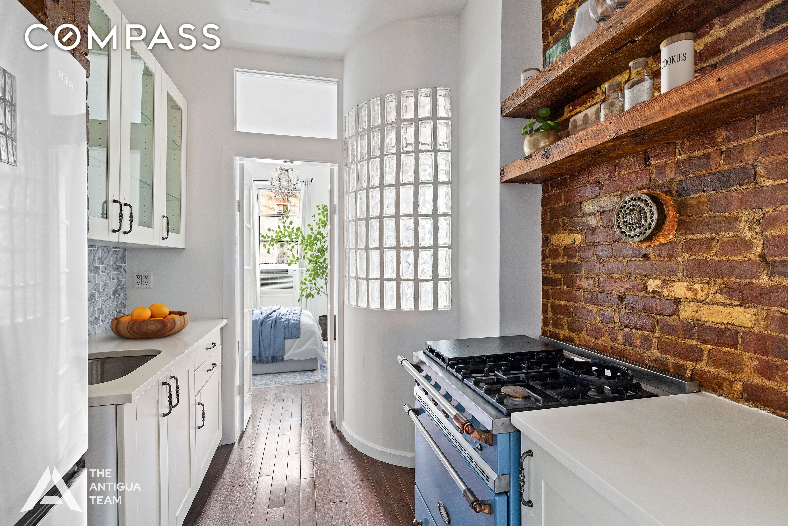 #2 photo, 264 W 22nd Street, Chelsea , NY 10011