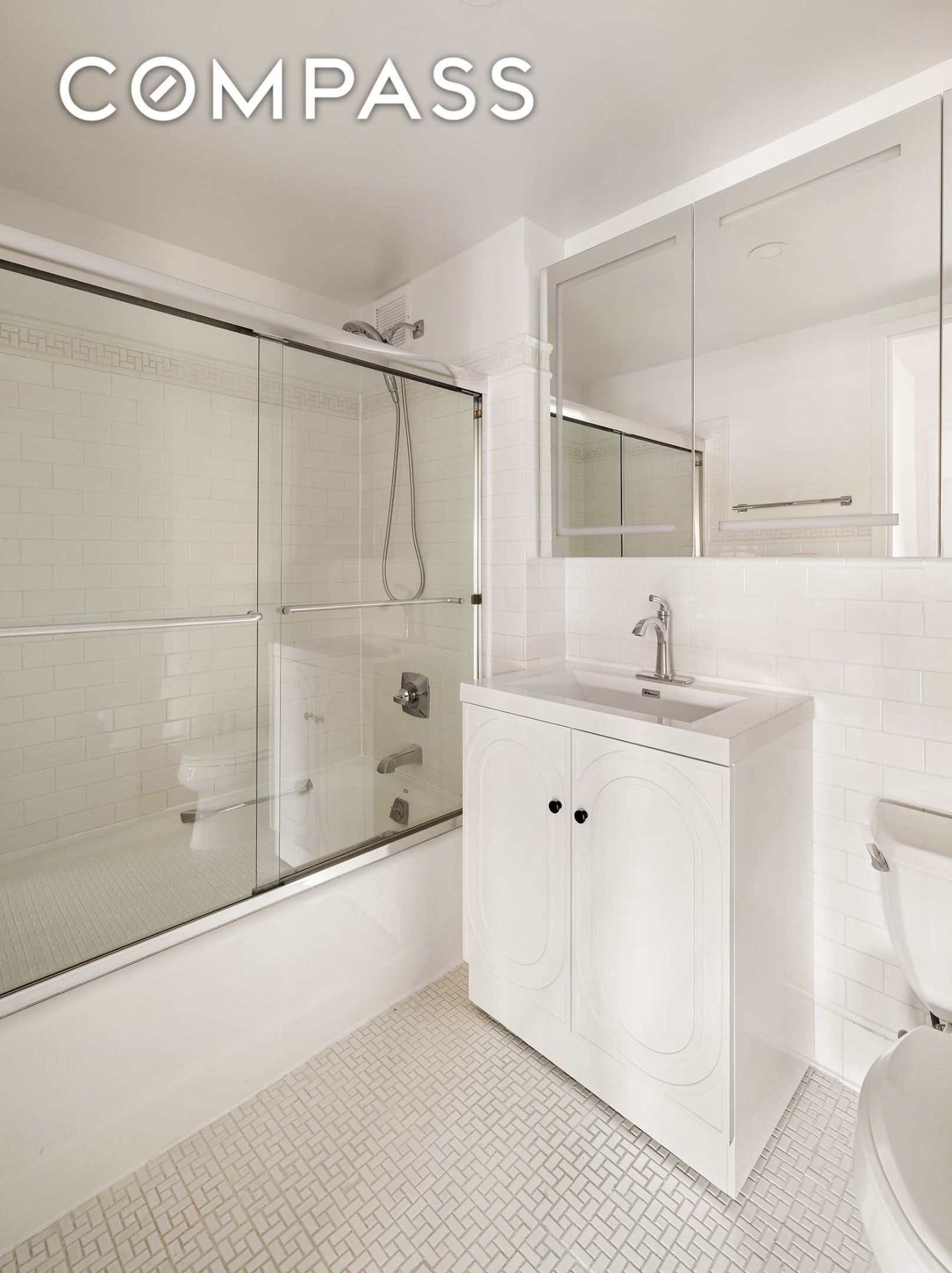 #9 photo, 240 E 10th Street, East Village , NY 10003