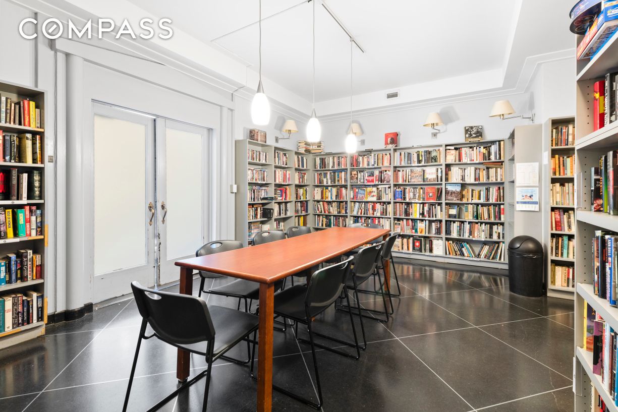 #13 photo, 2 5th Avenue, Greenwich Village , NY 10011