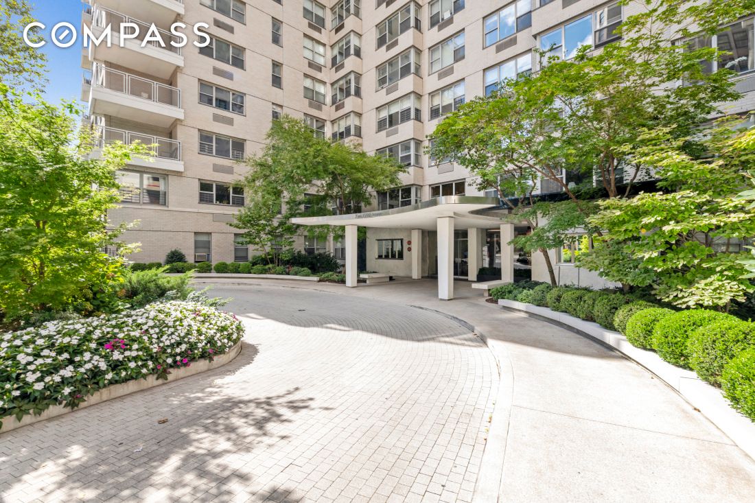 #8 photo, 2 5th Avenue, Greenwich Village , NY 10011