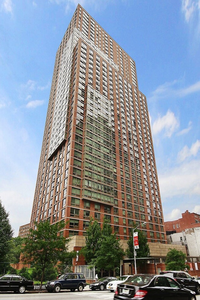 #19 photo, 215 E 96TH Street, Yorkville , NY 10128