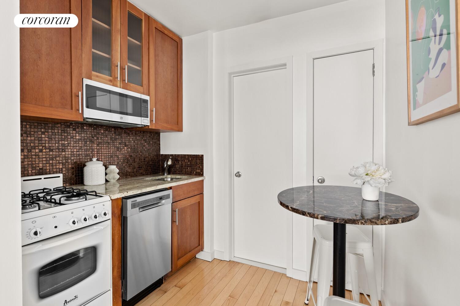 #5 photo, 20 JANE Street, West Village , NY 10014