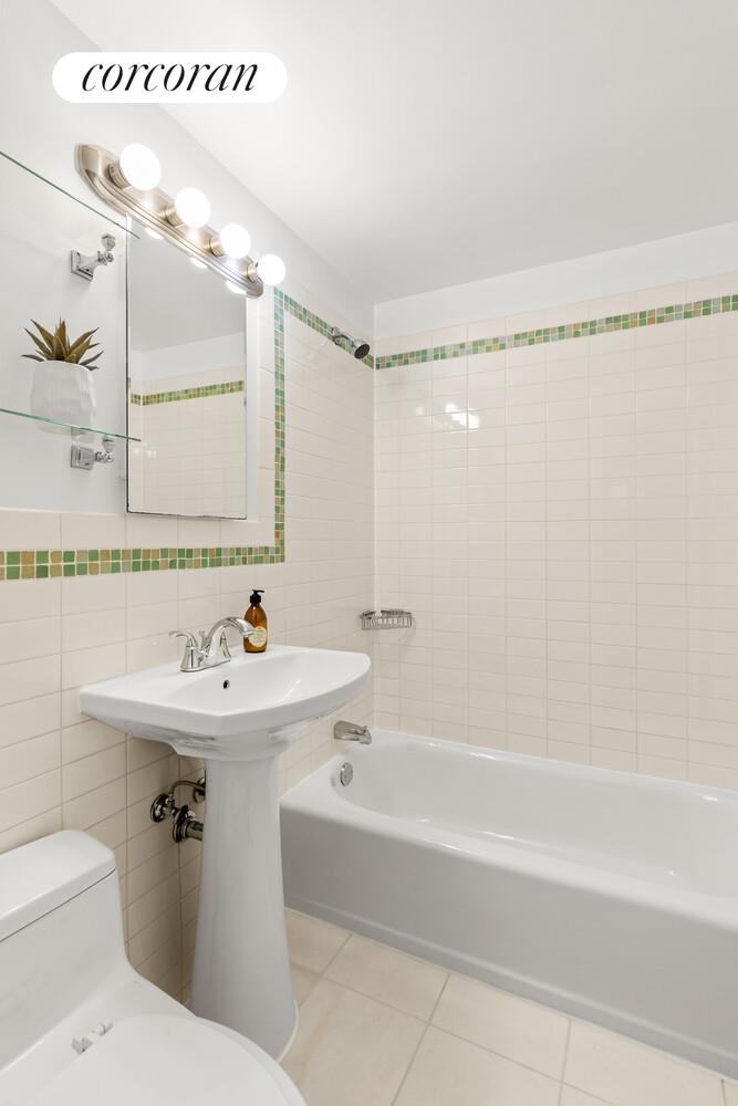 #6 photo, 20 JANE Street, West Village , NY 10014