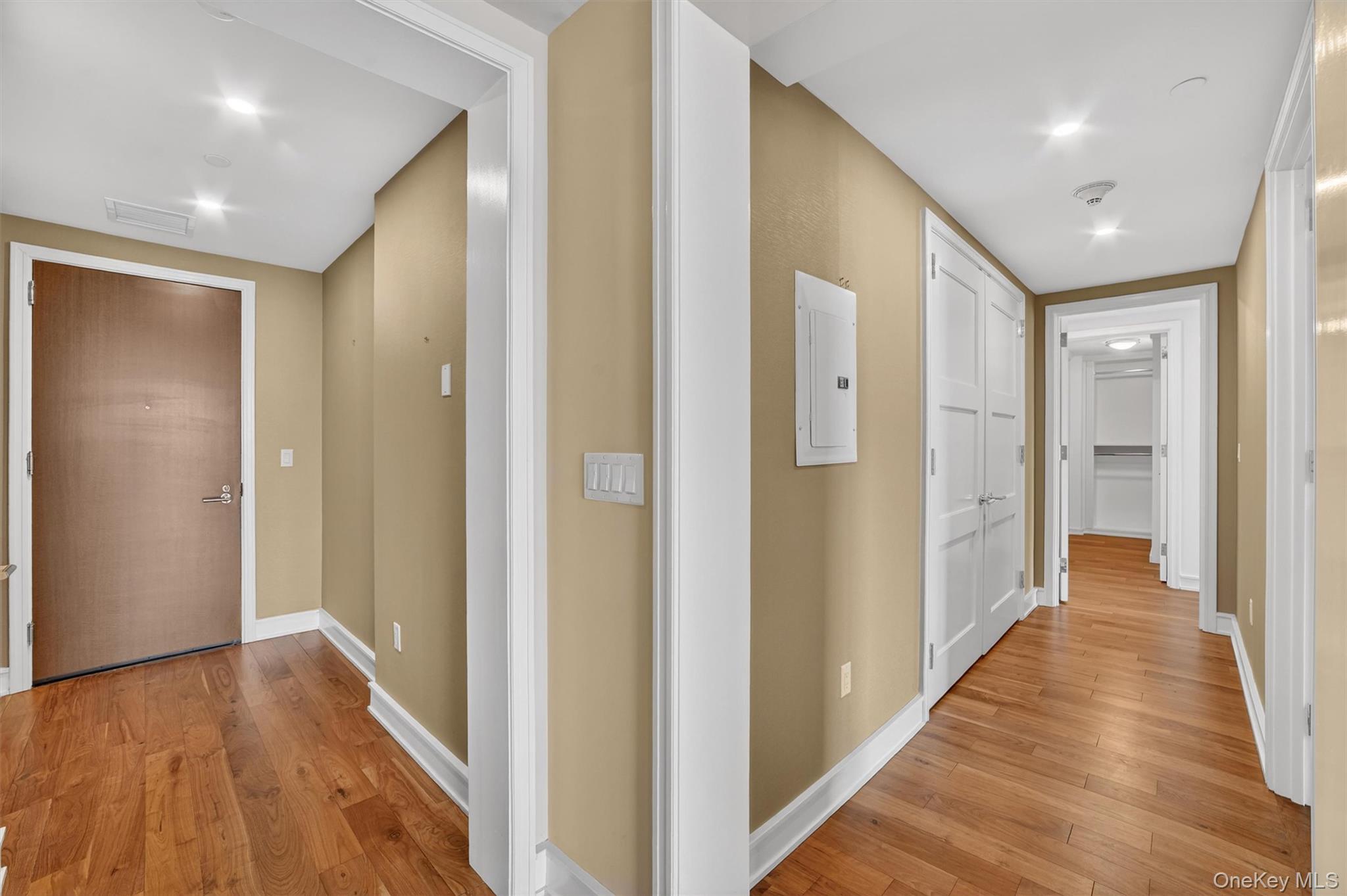 #16 photo, 5 Renaissance Square, White Plains , NY 10601