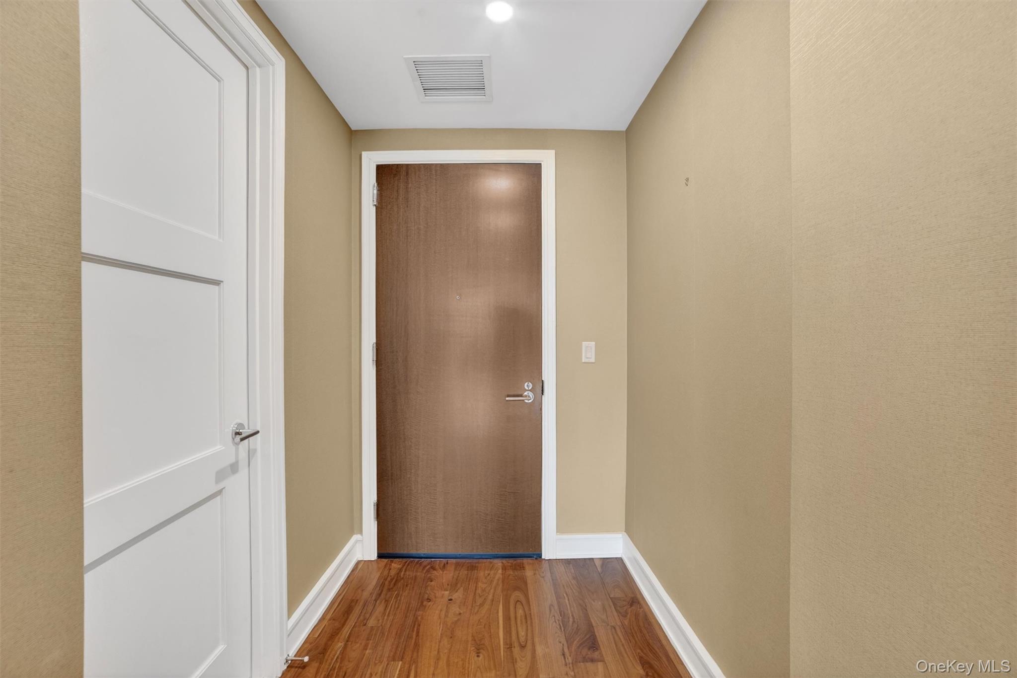 #2 photo, 5 Renaissance Square, White Plains , NY 10601