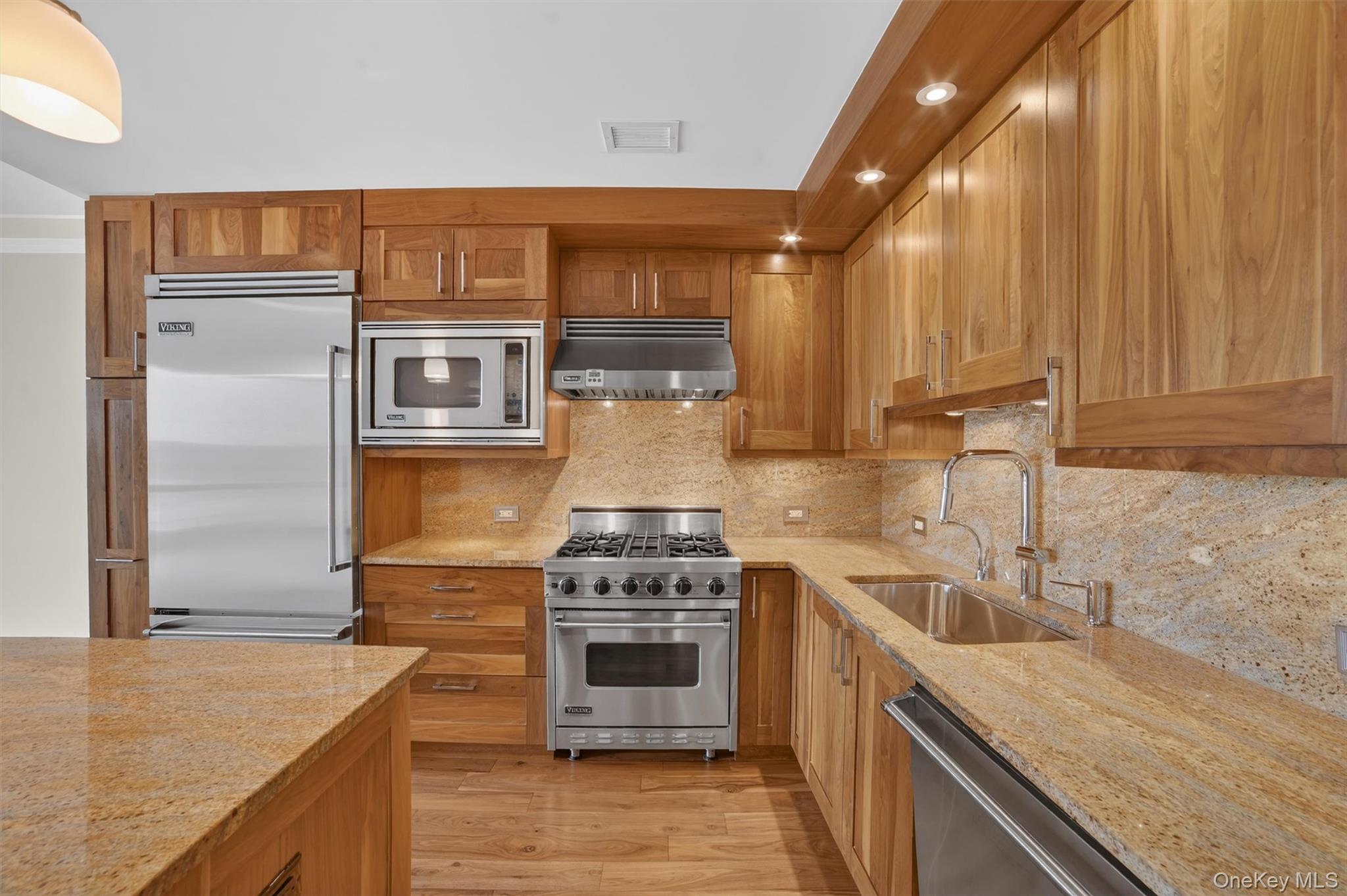 #5 photo, 5 Renaissance Square, White Plains , NY 10601