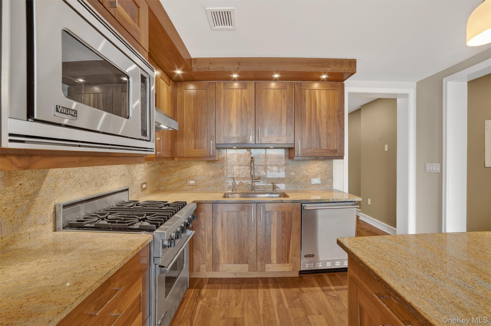 #7 photo, 5 Renaissance Square, White Plains , NY 10601