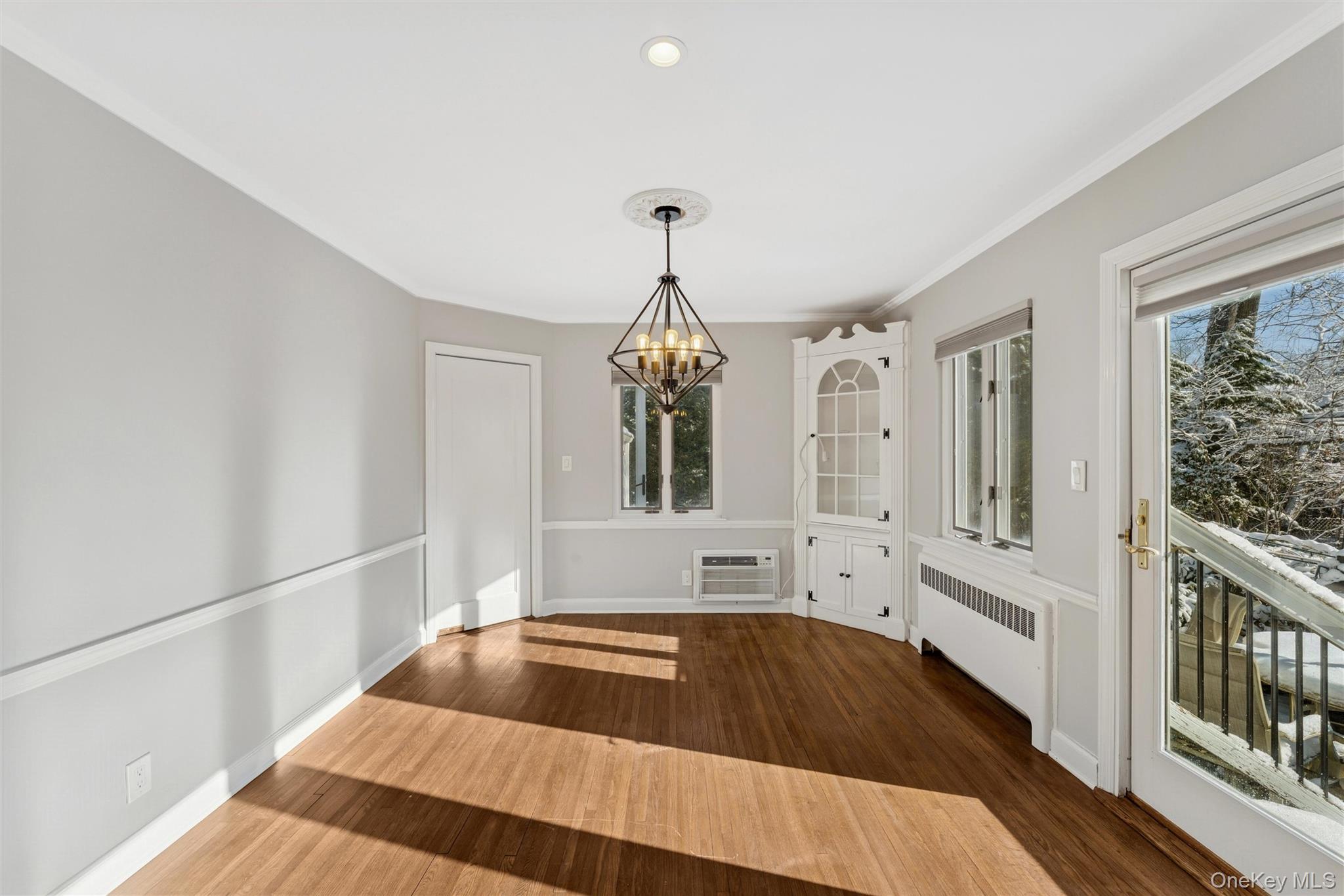 #10 photo, 232 Round Hill Road, Roslyn Heights , NY 11577