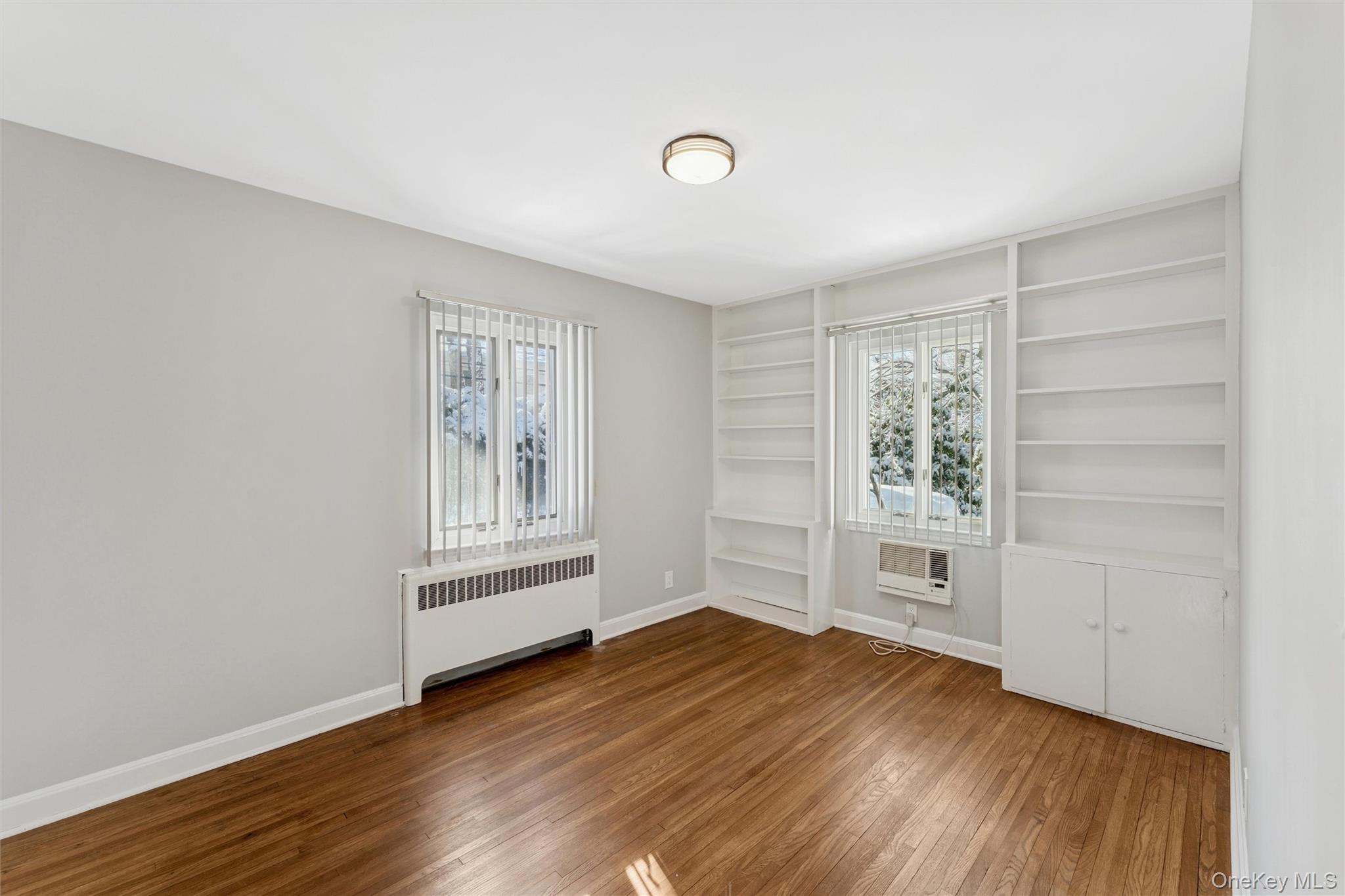 #12 photo, 232 Round Hill Road, Roslyn Heights , NY 11577