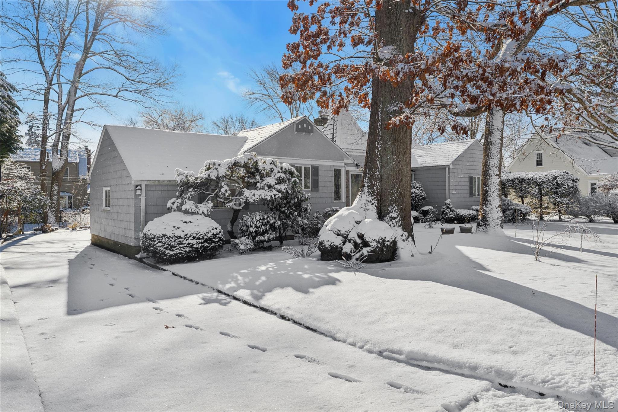 #15 photo, 232 Round Hill Road, Roslyn Heights , NY 11577