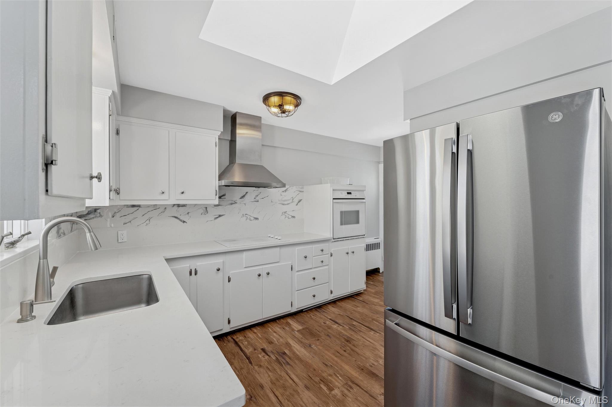 #2 photo, 232 Round Hill Road, Roslyn Heights , NY 11577