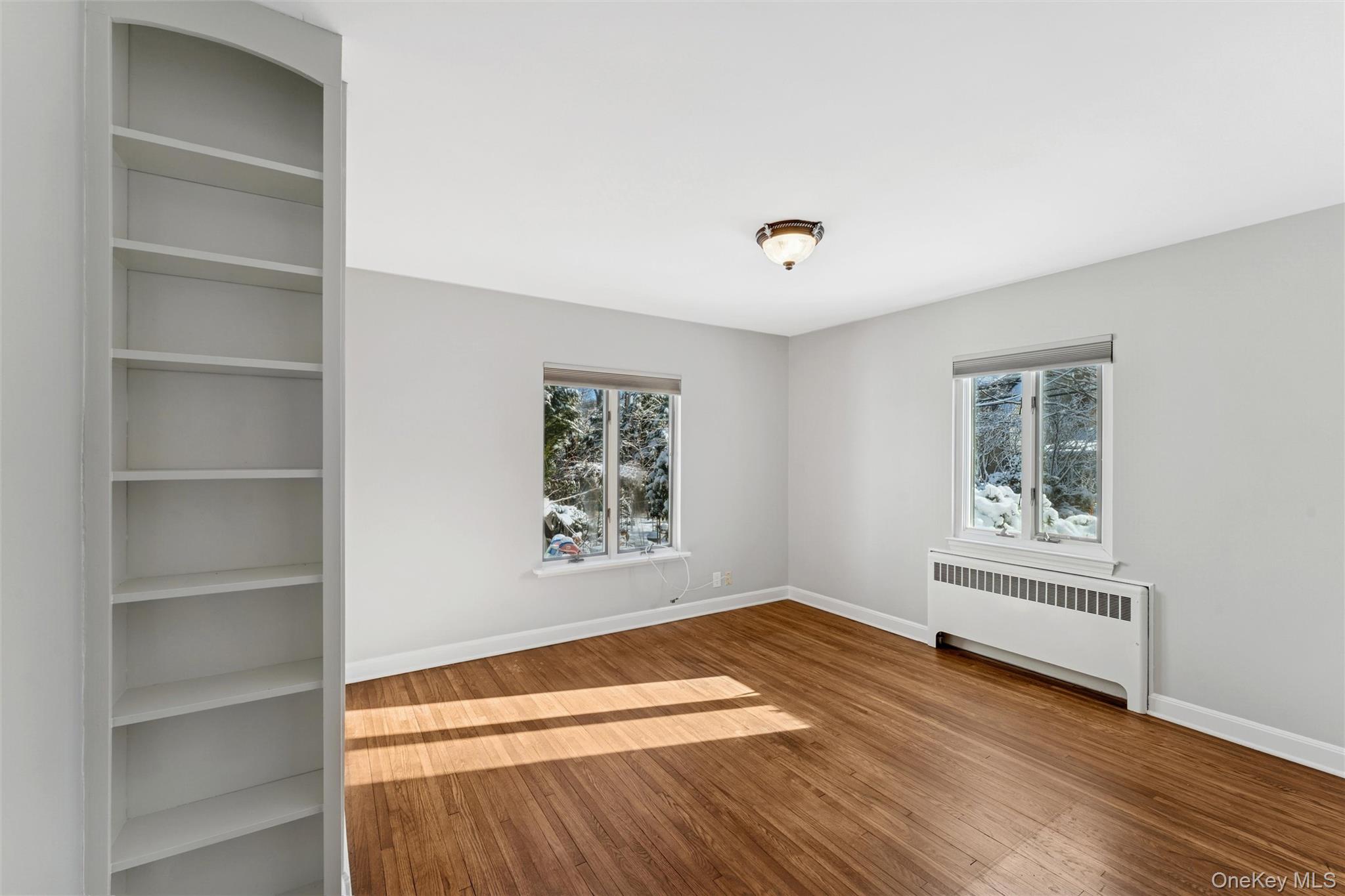 #6 photo, 232 Round Hill Road, Roslyn Heights , NY 11577