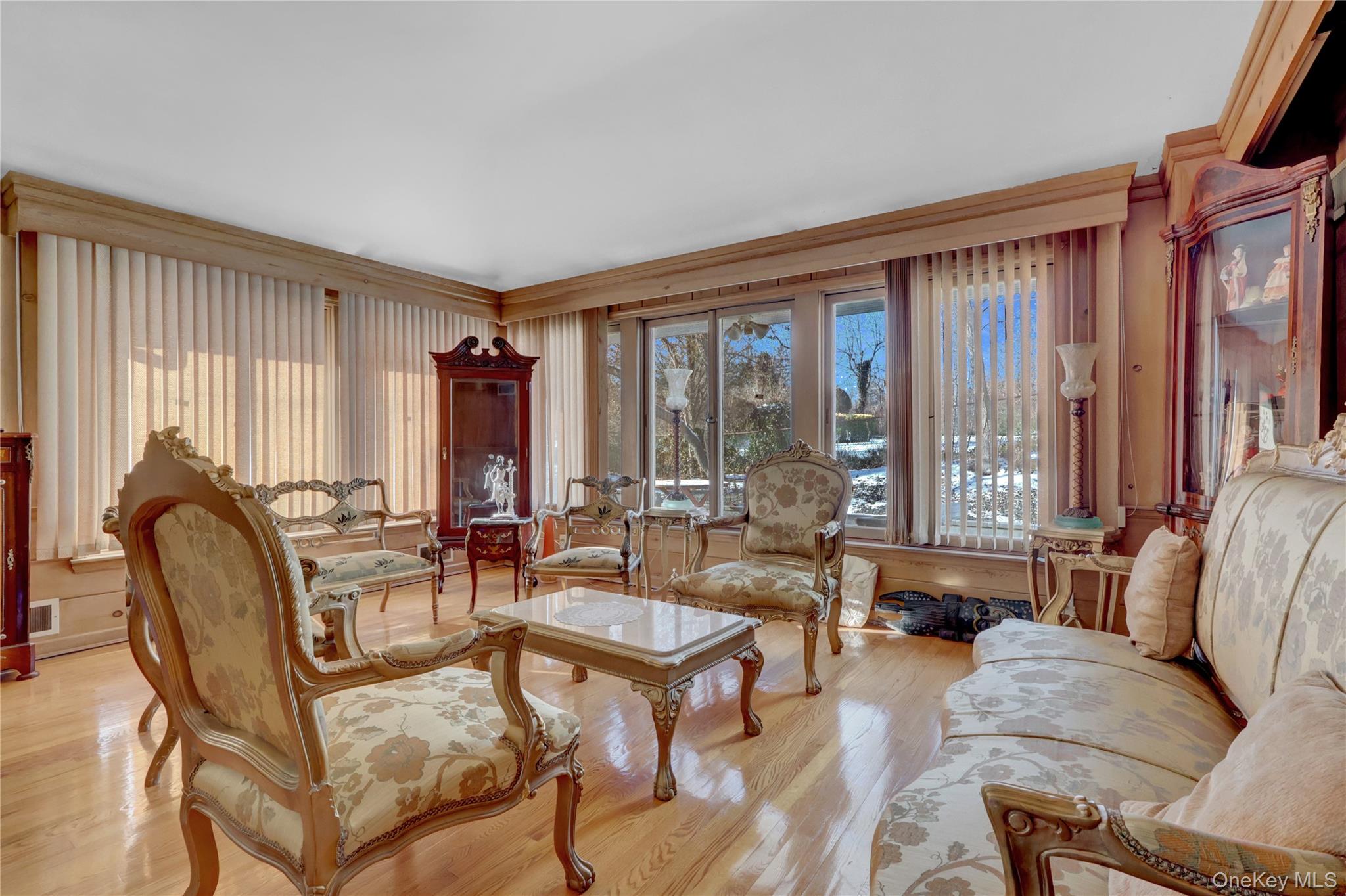 #11 photo, 140 Long Drive, Hempstead , NY 11550