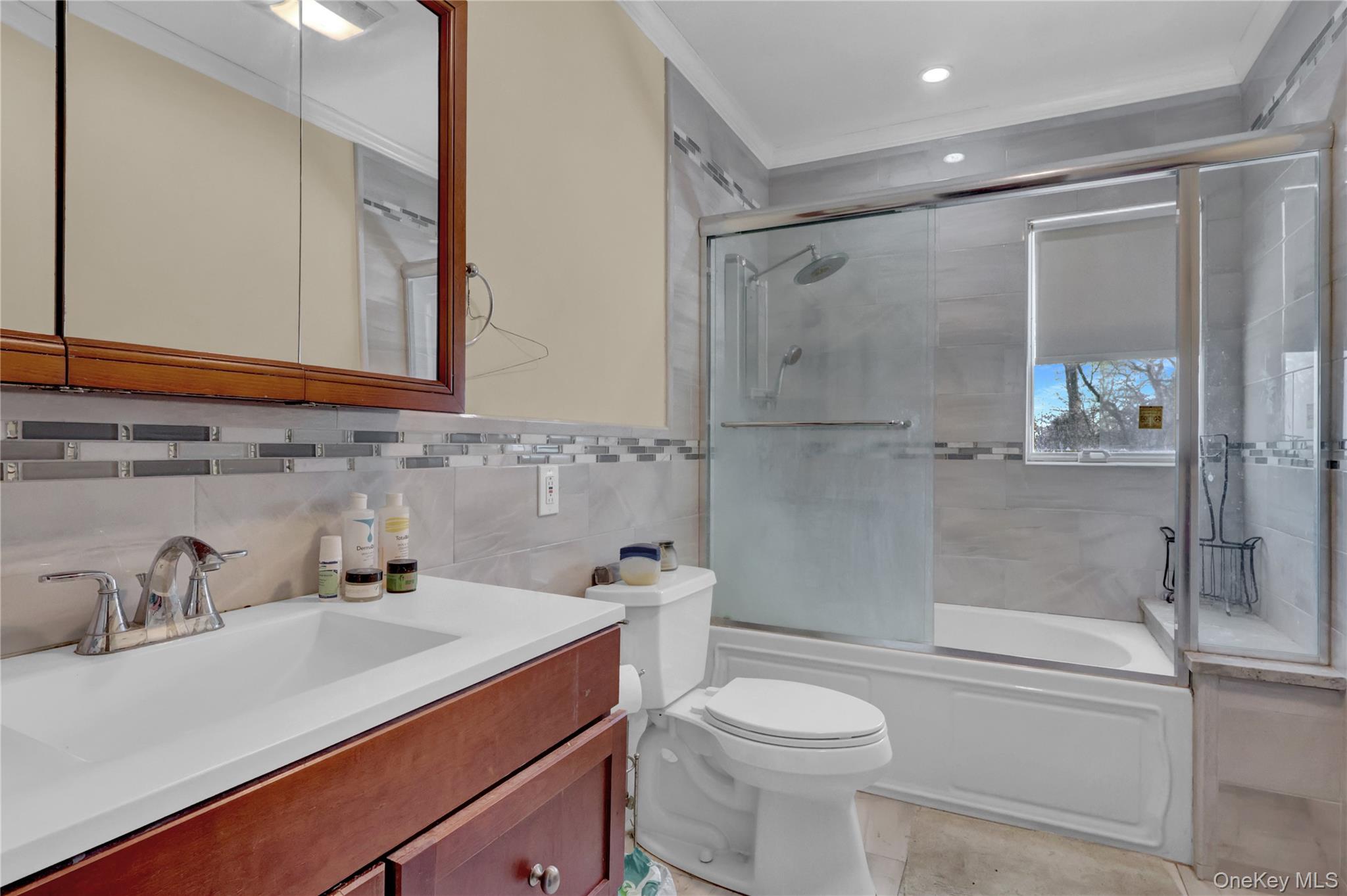 #18 photo, 140 Long Drive, Hempstead , NY 11550