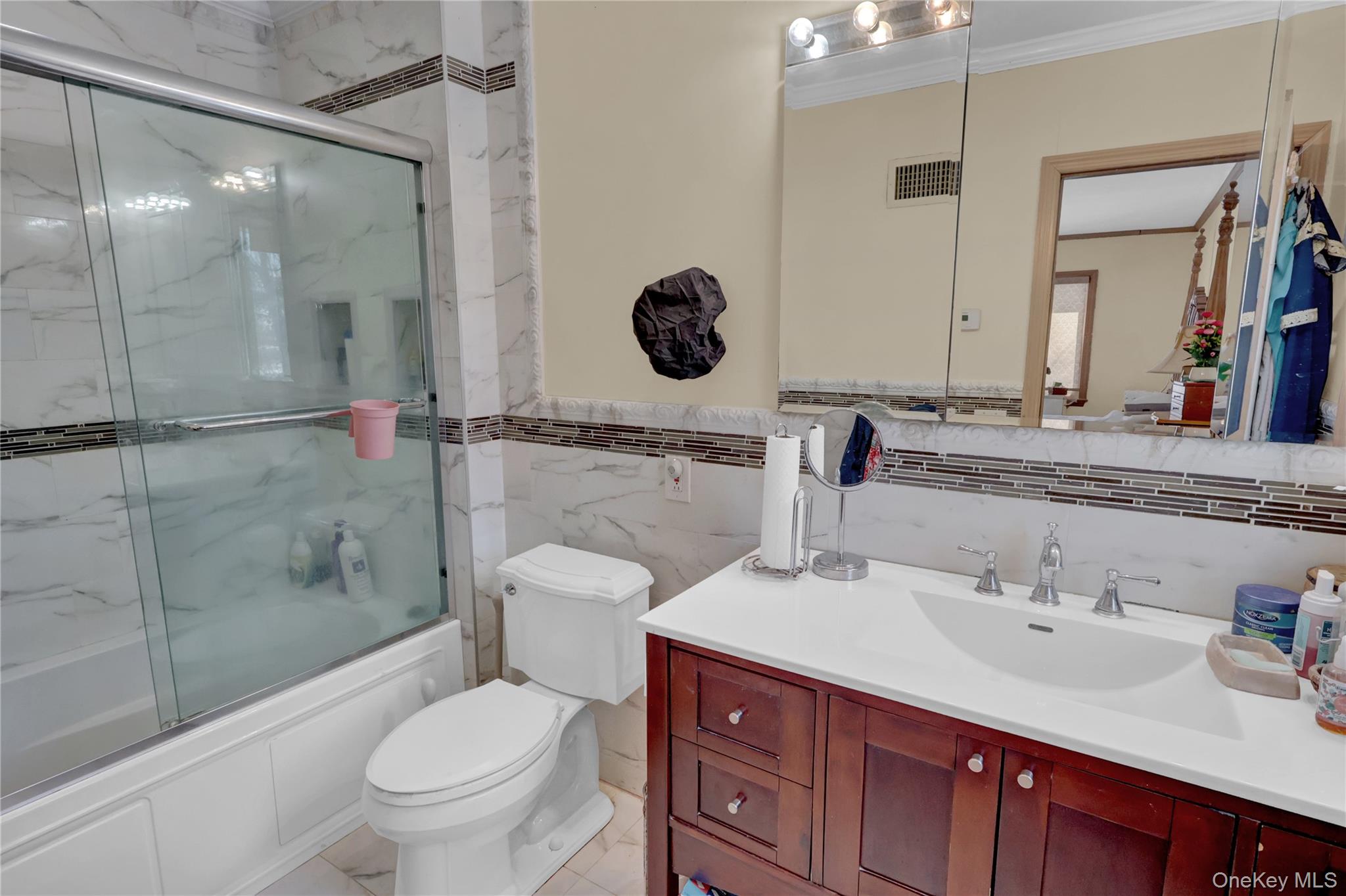 #19 photo, 140 Long Drive, Hempstead , NY 11550