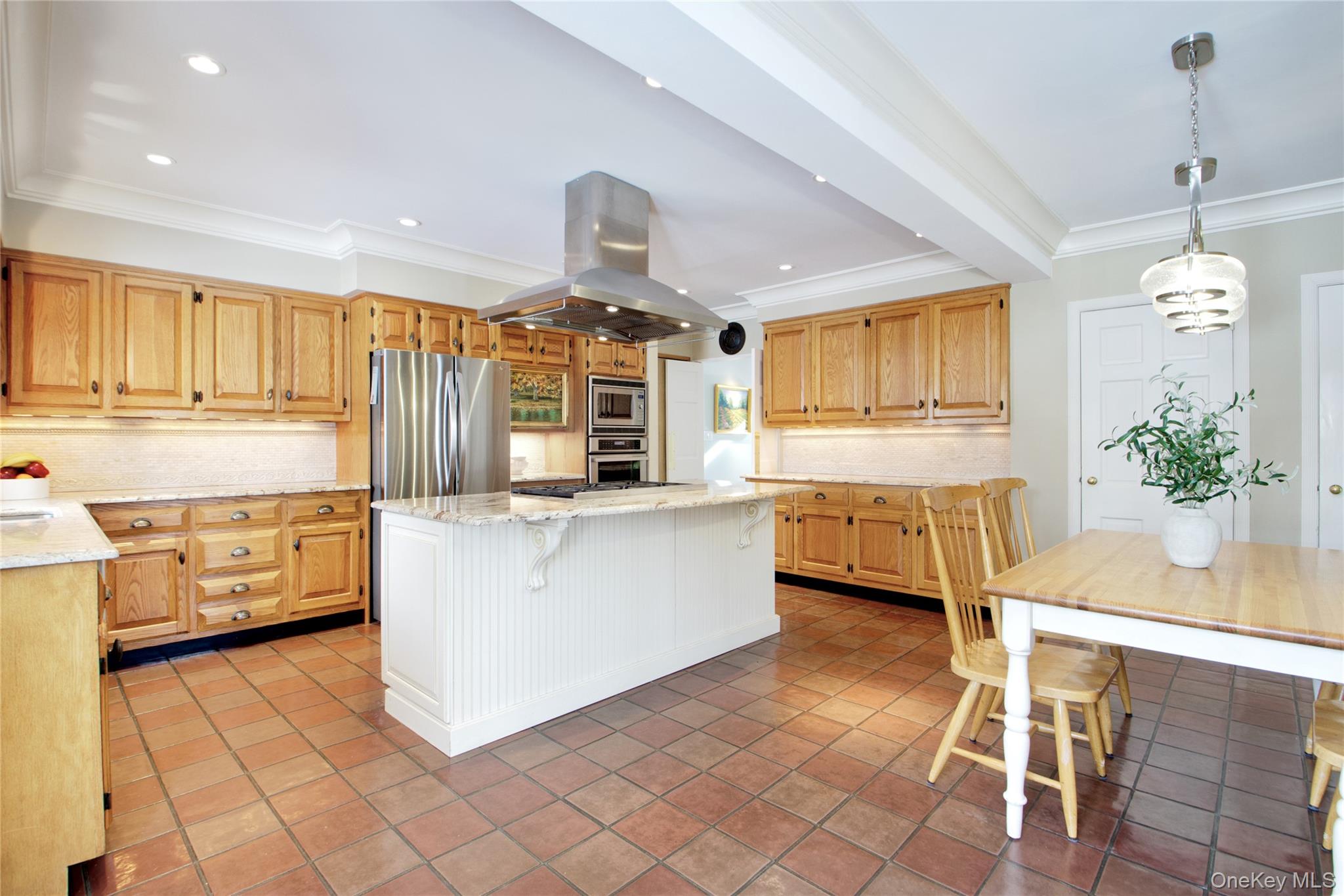 #16 photo, 32 Barnard Place, Manhasset , NY 11030