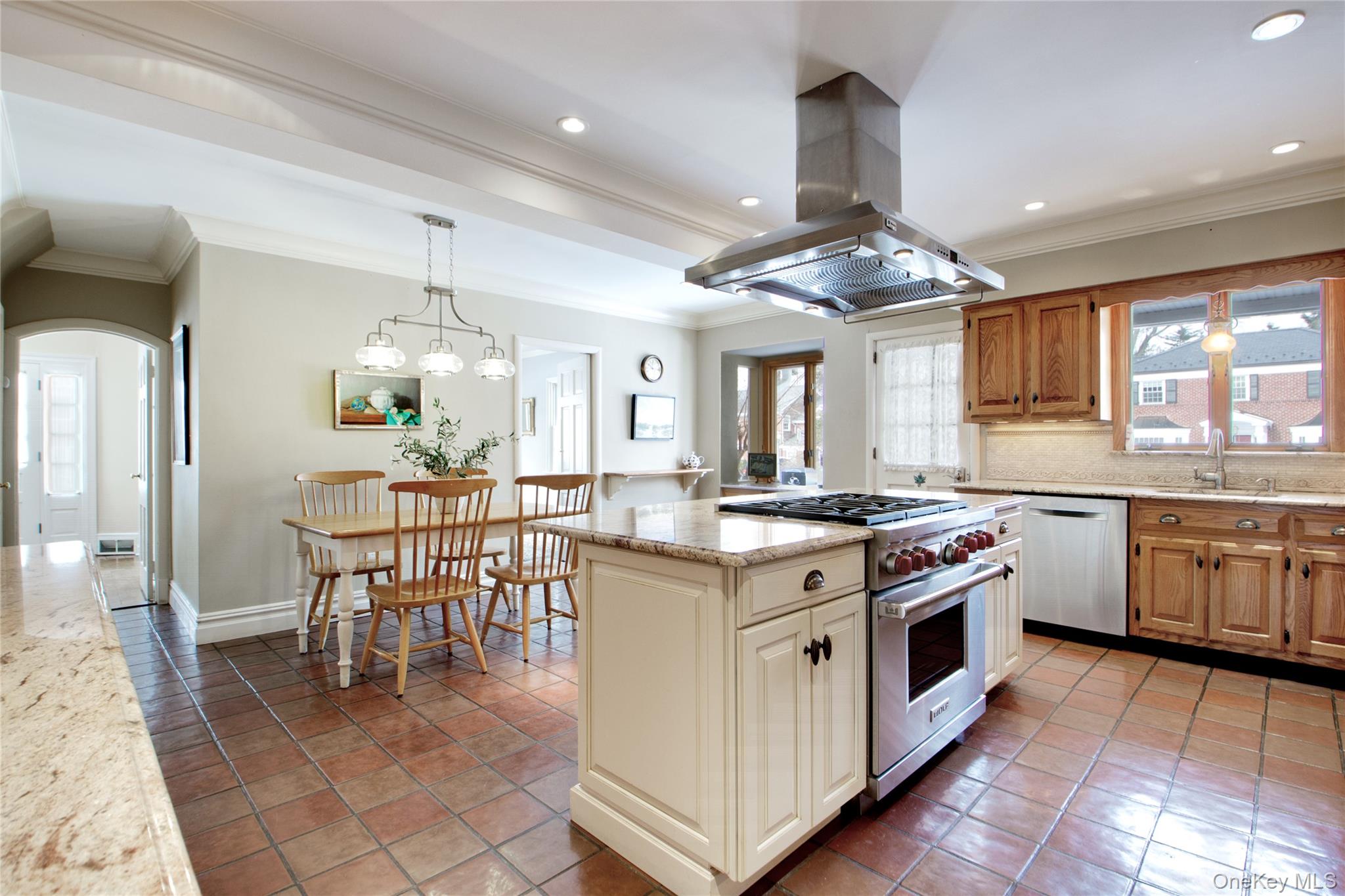 #17 photo, 32 Barnard Place, Manhasset , NY 11030