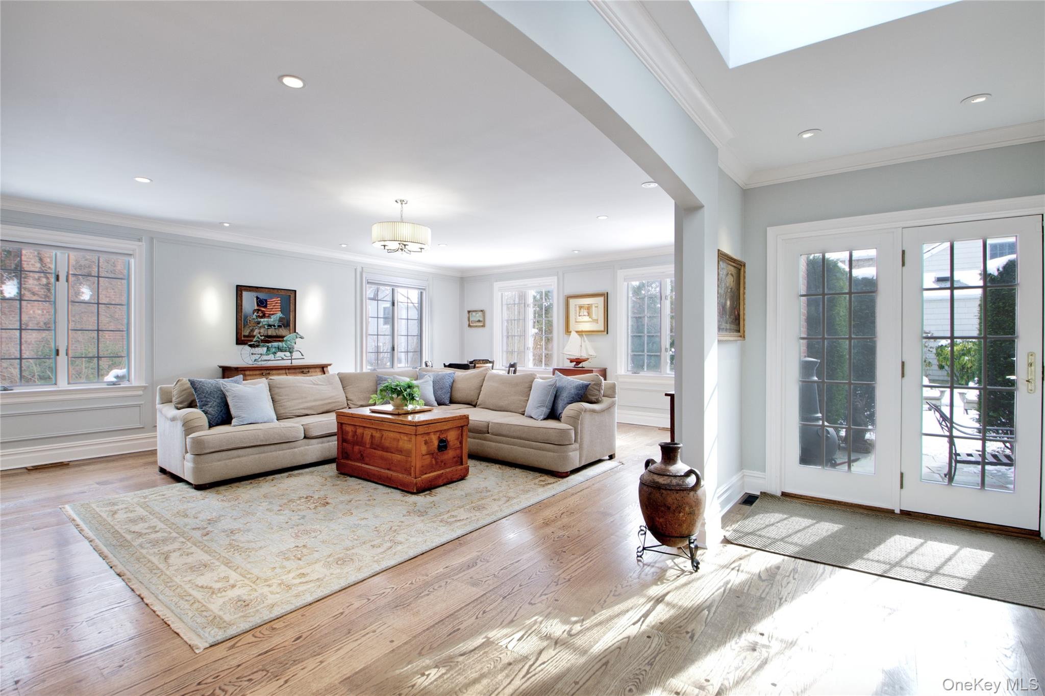 #19 photo, 32 Barnard Place, Manhasset , NY 11030