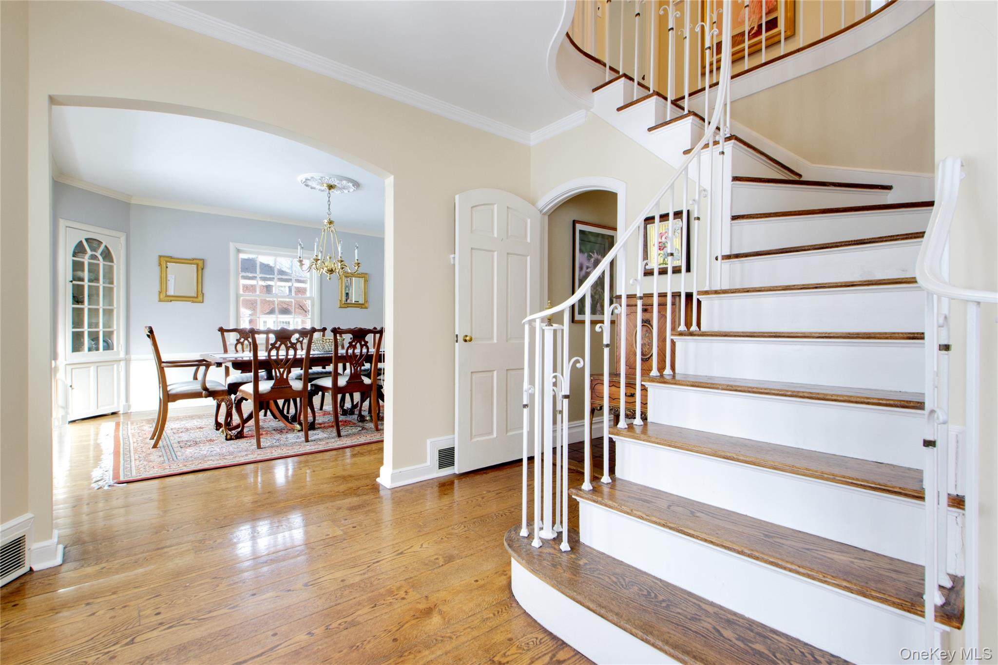 #3 photo, 32 Barnard Place, Manhasset , NY 11030