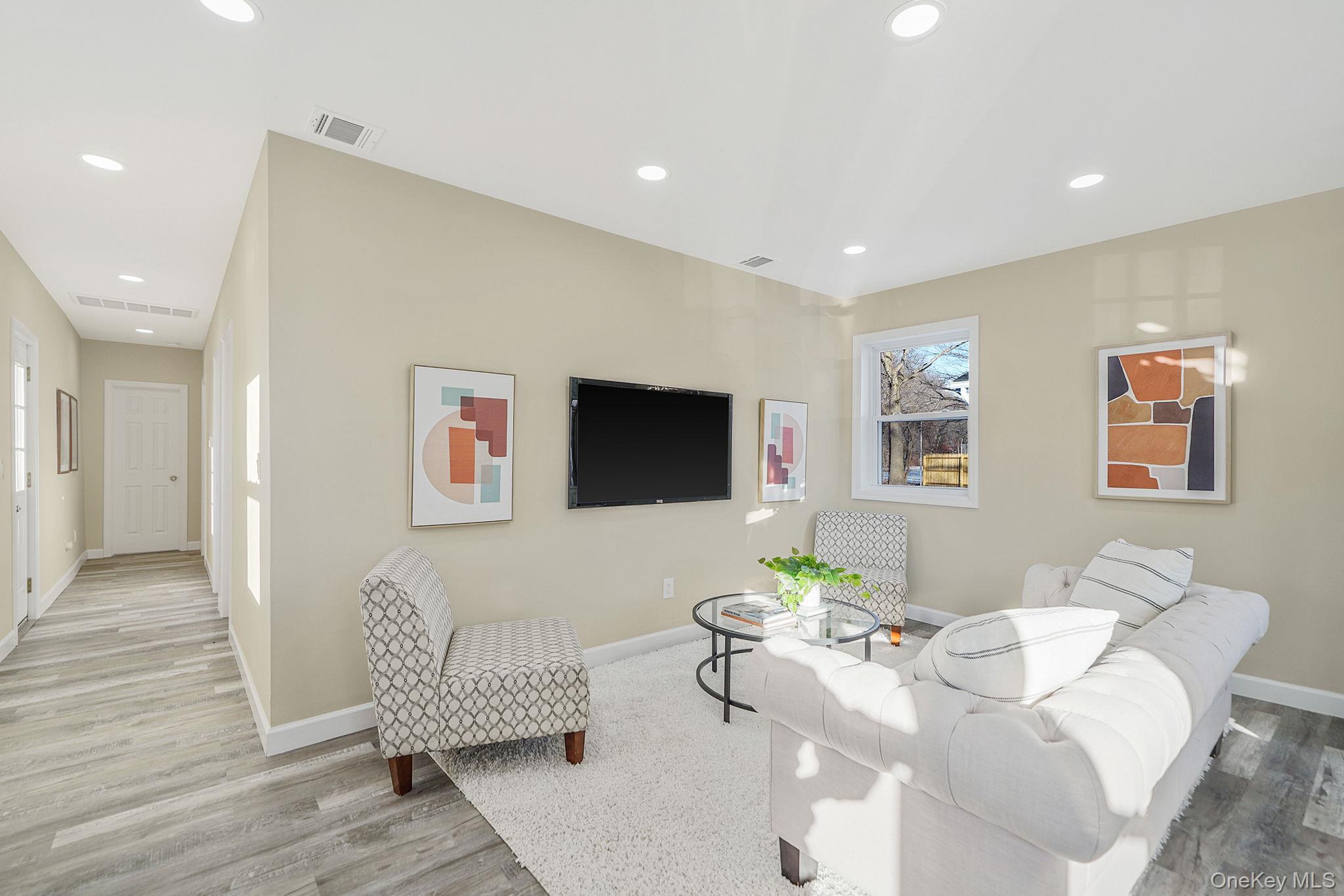 #13 photo, 96 Toomey Road, West Islip , NY 11795