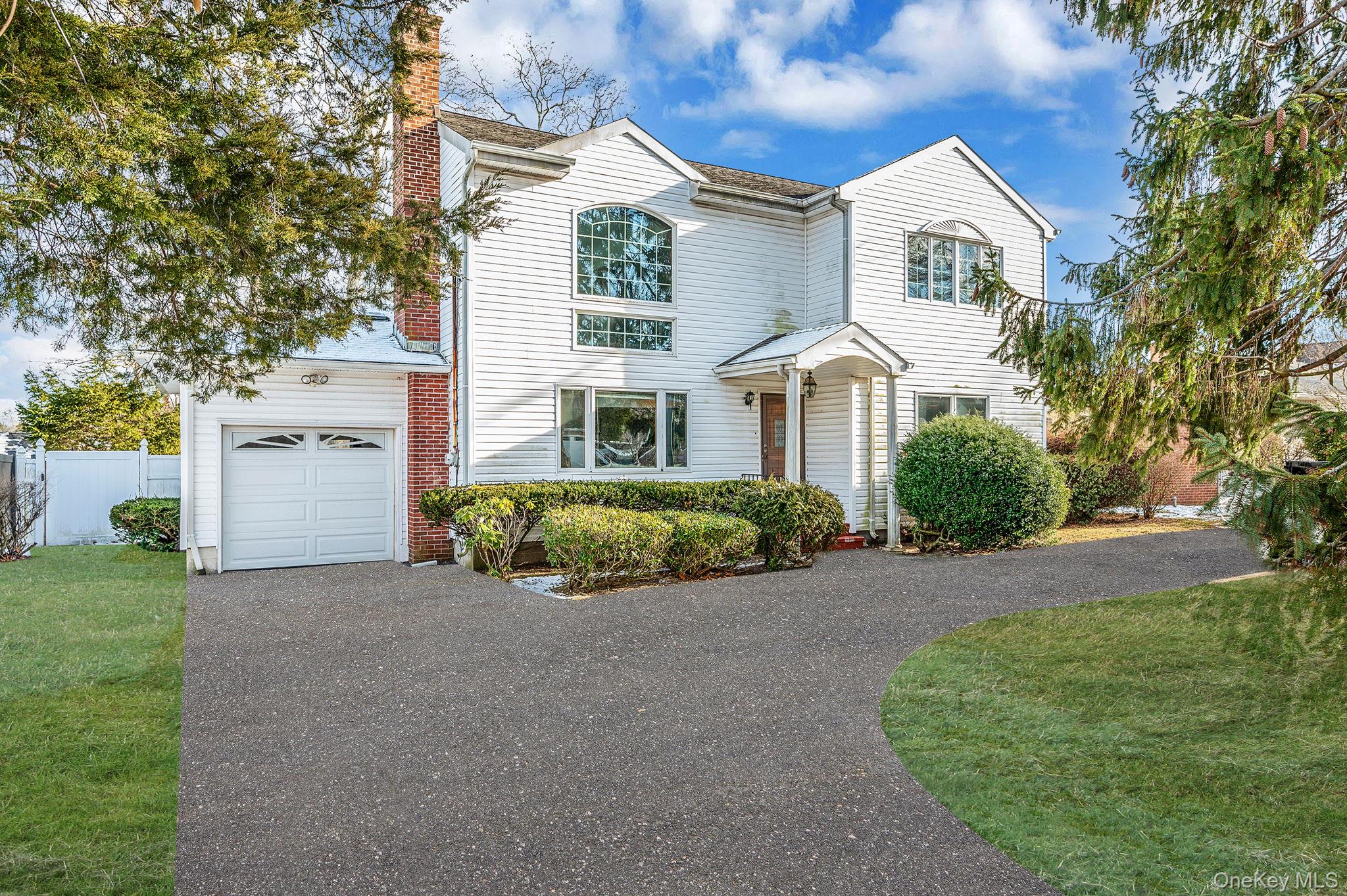 #2 photo, 53 Hewitt Boulevard, Center Moriches , NY 11934