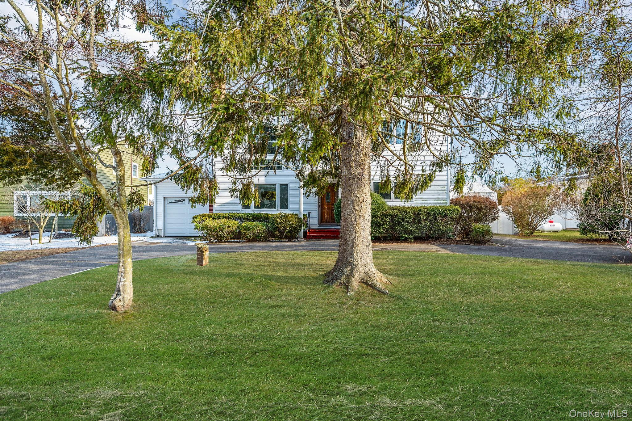 #3 photo, 53 Hewitt Boulevard, Center Moriches , NY 11934