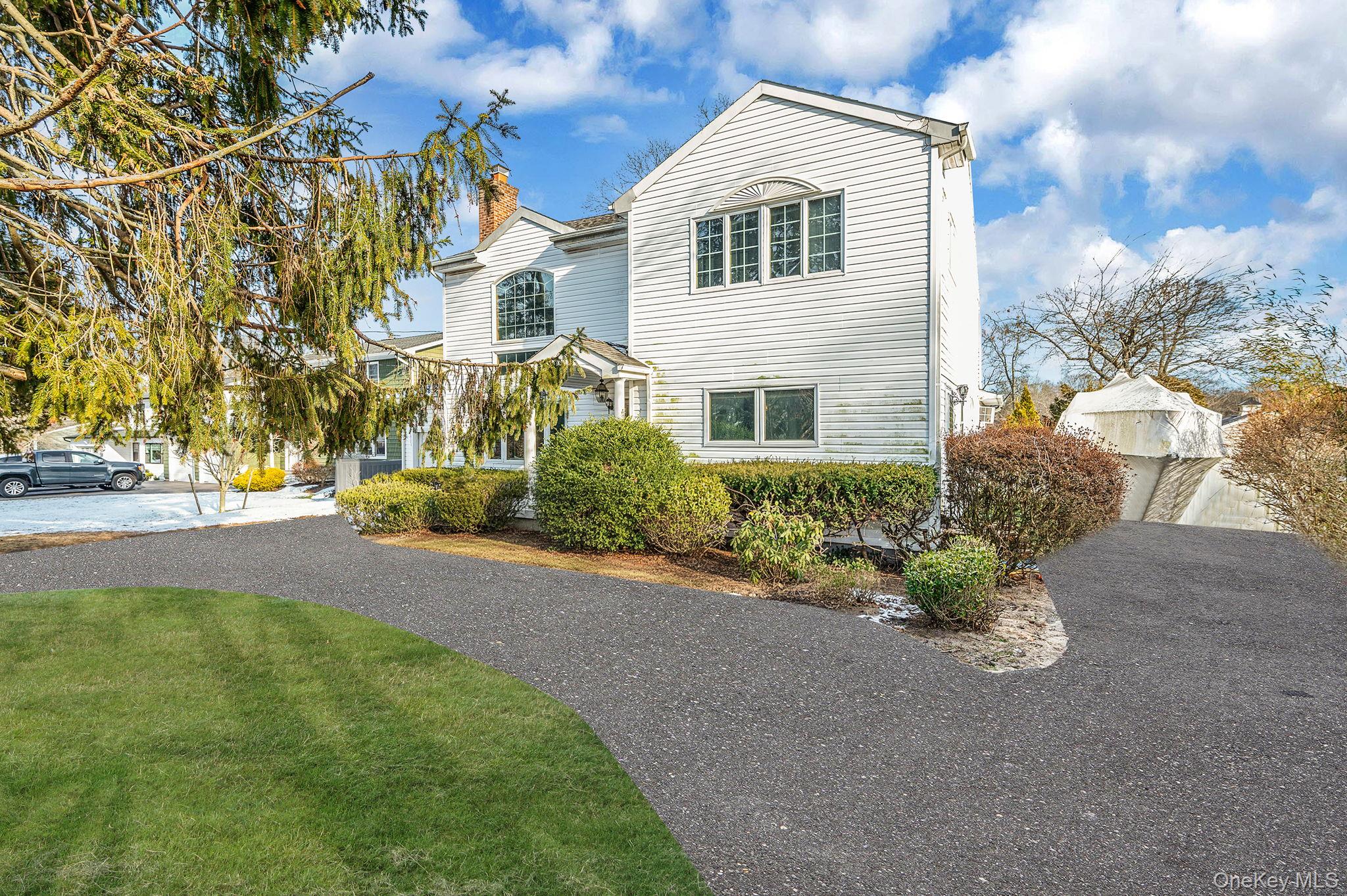 #4 photo, 53 Hewitt Boulevard, Center Moriches , NY 11934