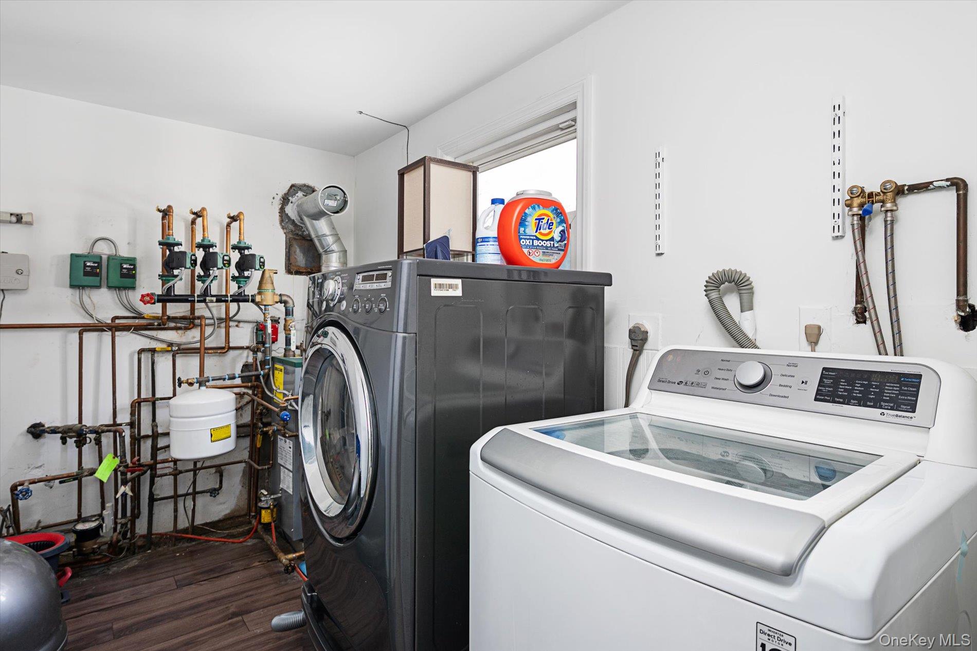 #18 photo, 1 Park Court, Smithtown , NY 11787