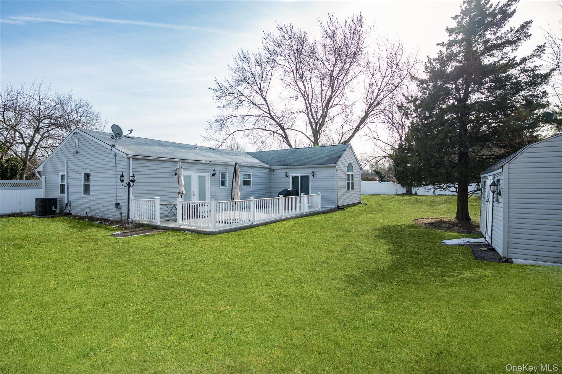 #19 photo, 1 Park Court, Smithtown , NY 11787