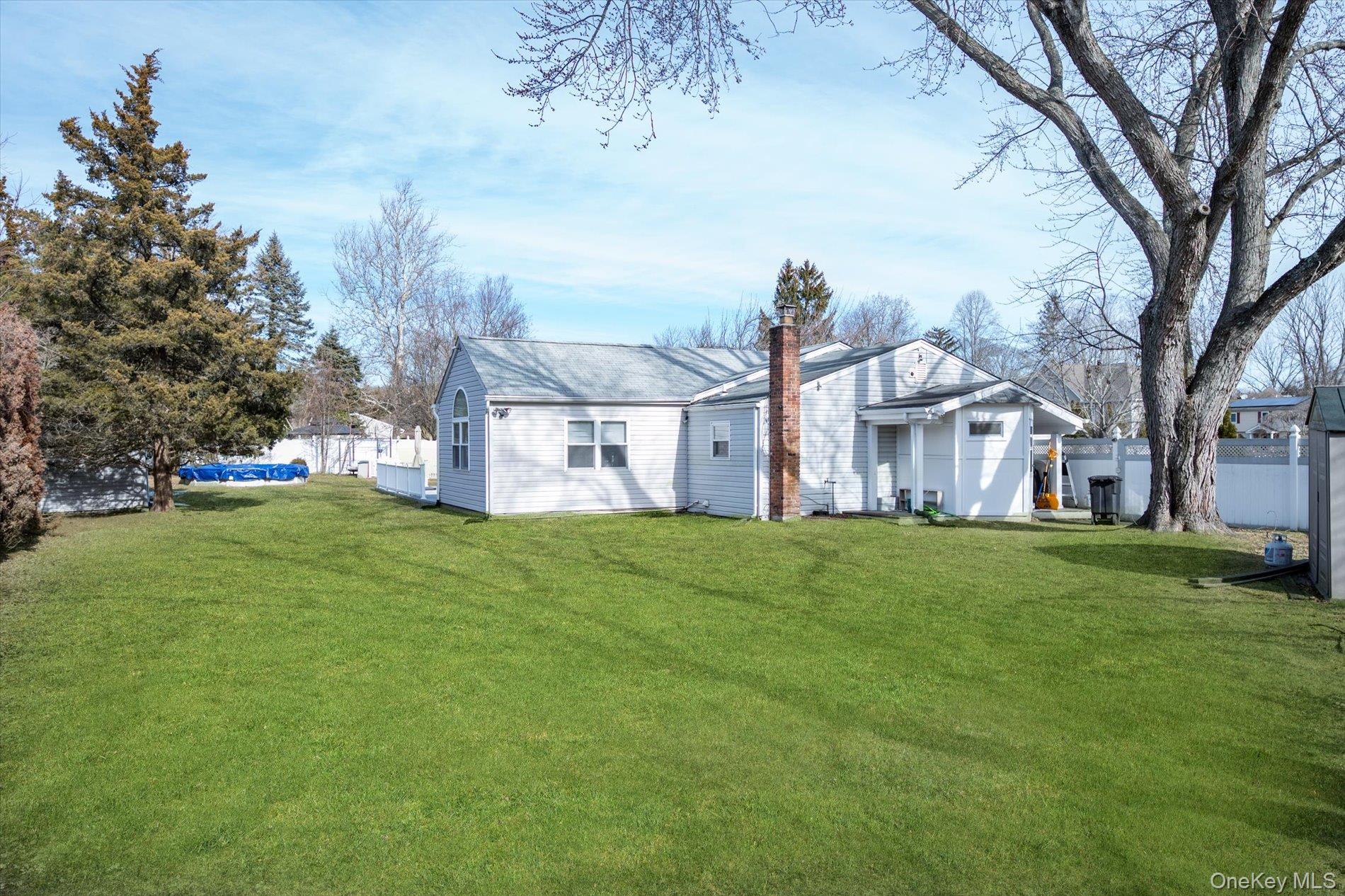 #20 photo, 1 Park Court, Smithtown , NY 11787